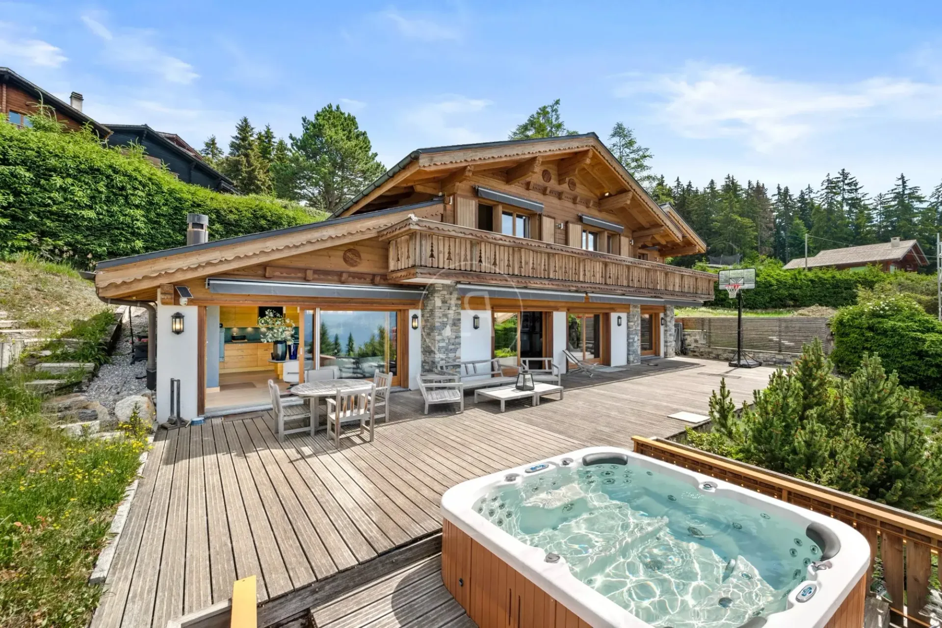 Schönes Chalet mit Panoramablick in Crans/Lens