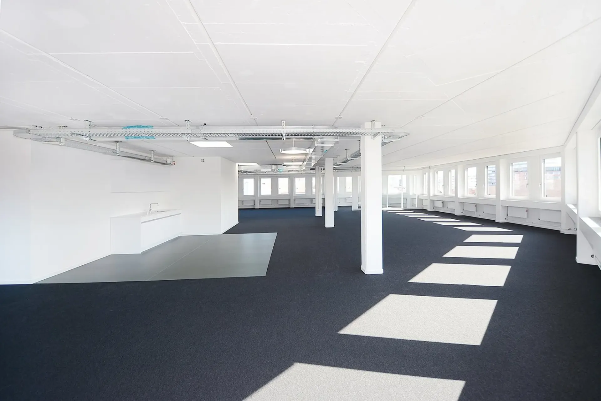 Ausgebaute Büroflächen im 5. OG - mieten Sie mit Weitsicht.