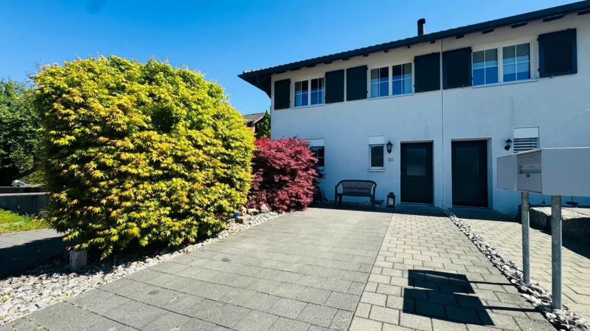 4.5-Zimmer-Eckreihenhaus mit Garten, Garage, Parkplatz & Pizzaofen in Giebenach