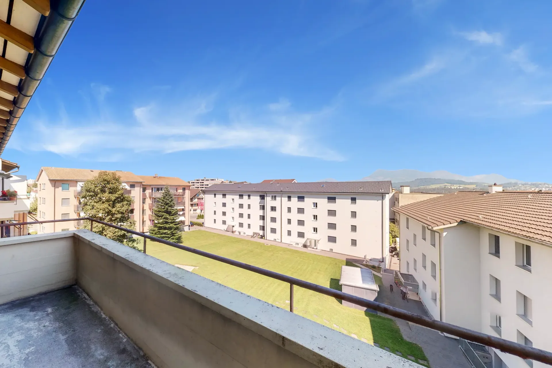 Helle 4-Zimmer-Wohnung mit Balkon an zentraler Lage in Emmenbrücke
