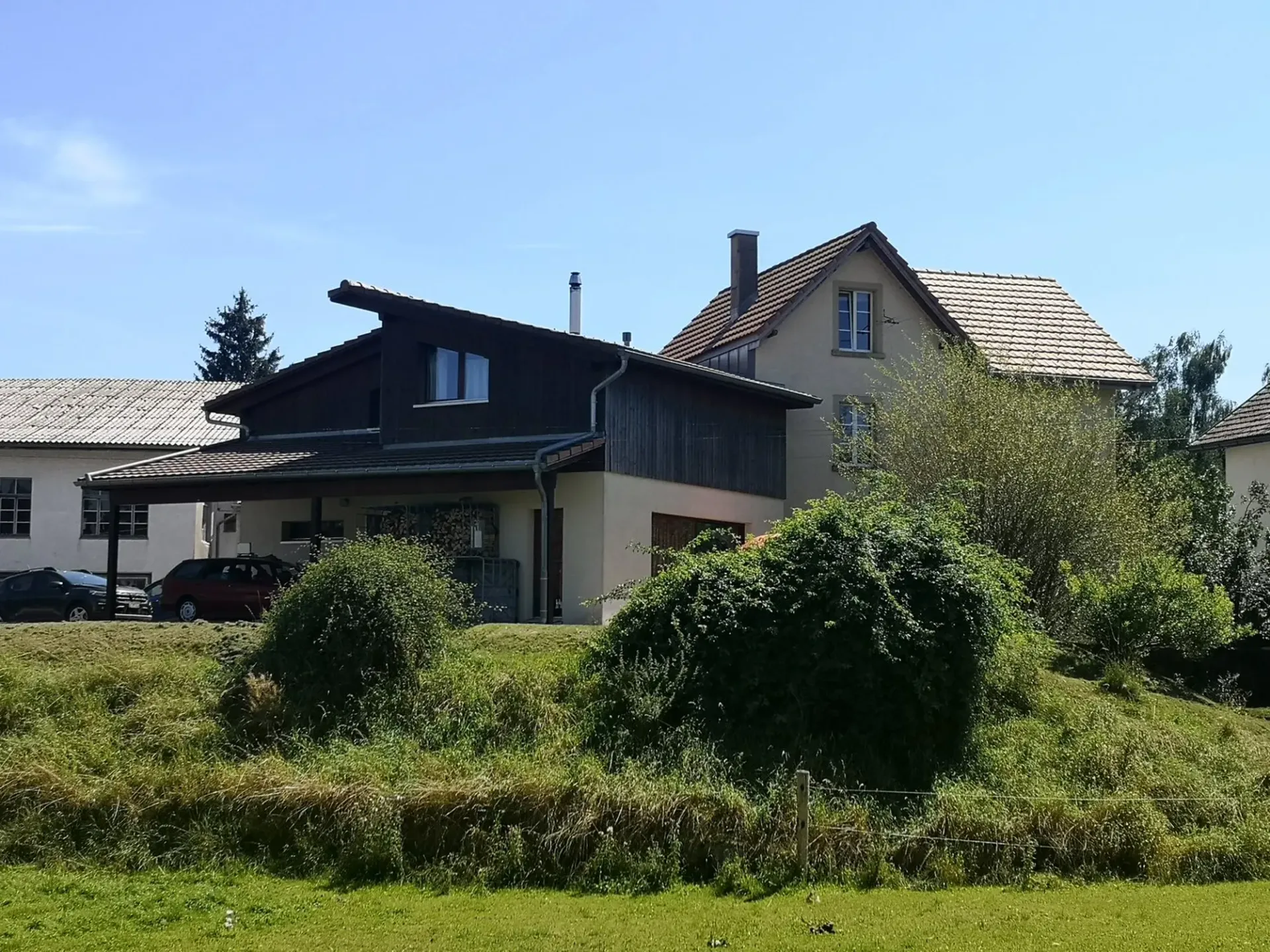 Grande maison familiale de 8,5 pièces à Lajoux, possibilité gestion chambres d'hôtes