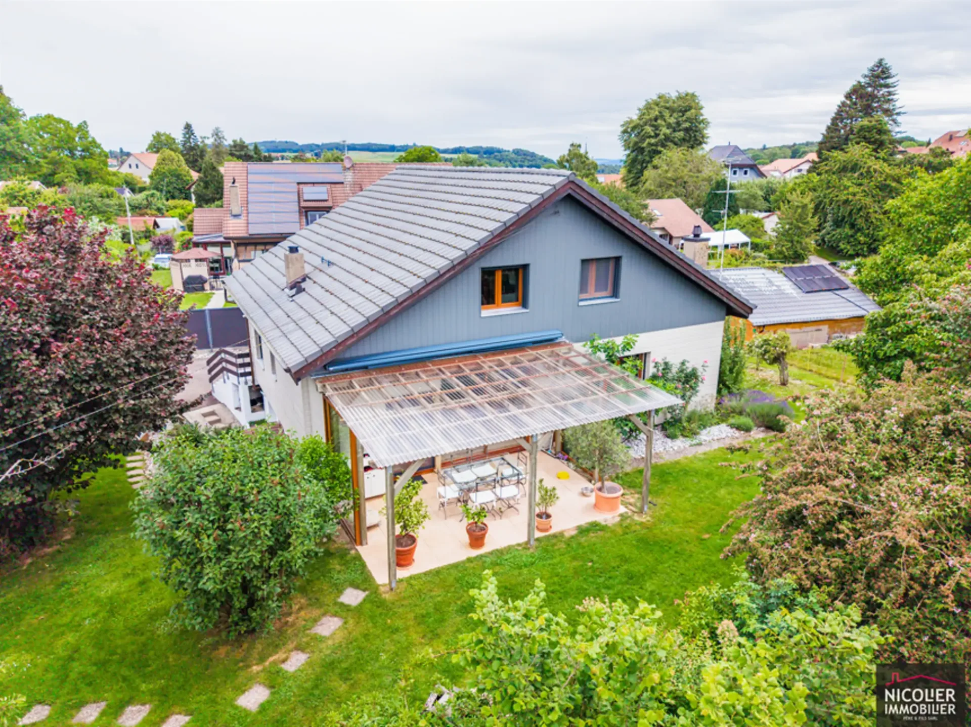 Familienhaus mit 4.5 Zimmern + eine 2.5-Zimmer-Wohnung