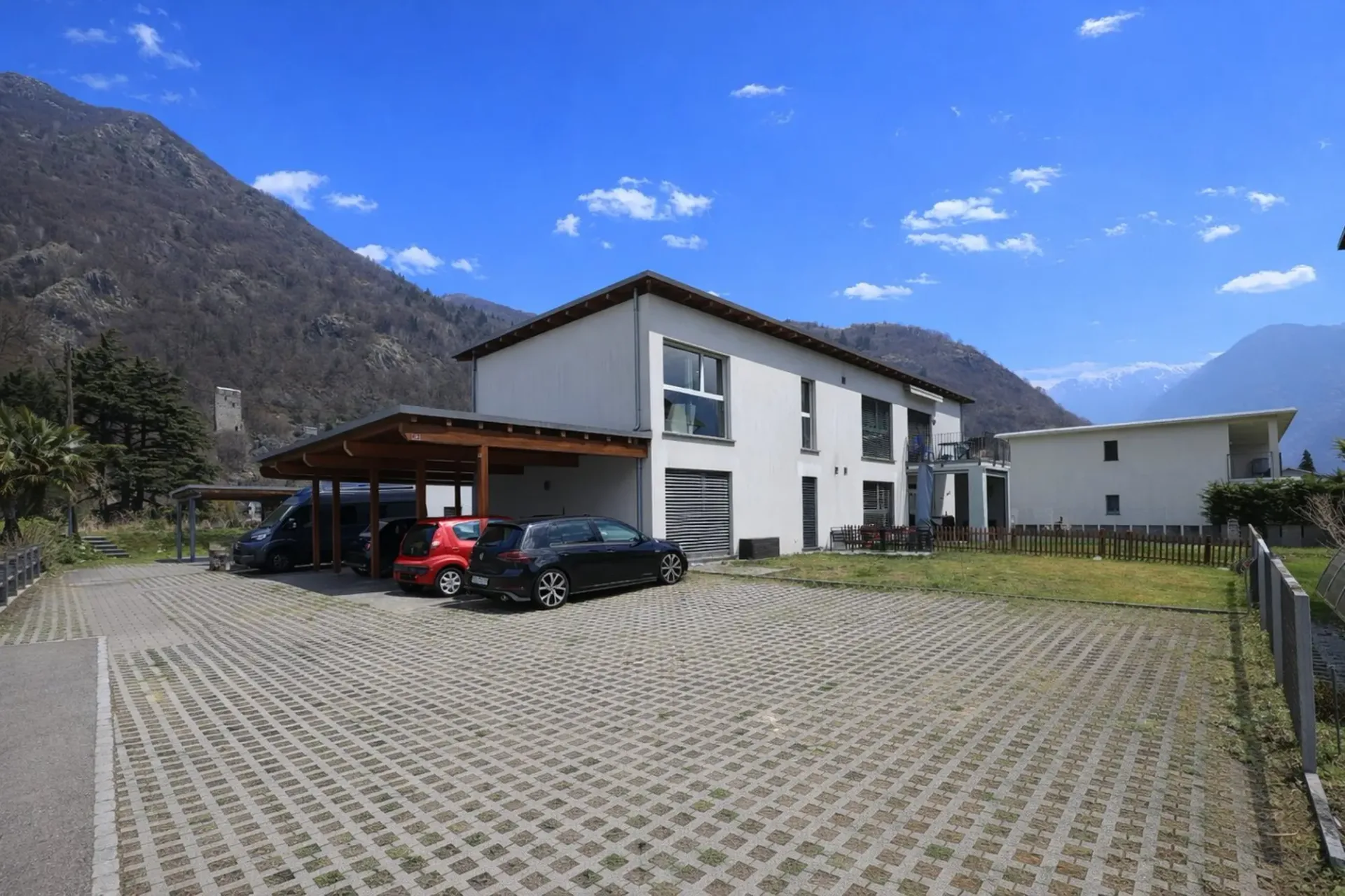 Moderno appartamento in una zona tranquilla a San Vittore con 2 posteggi