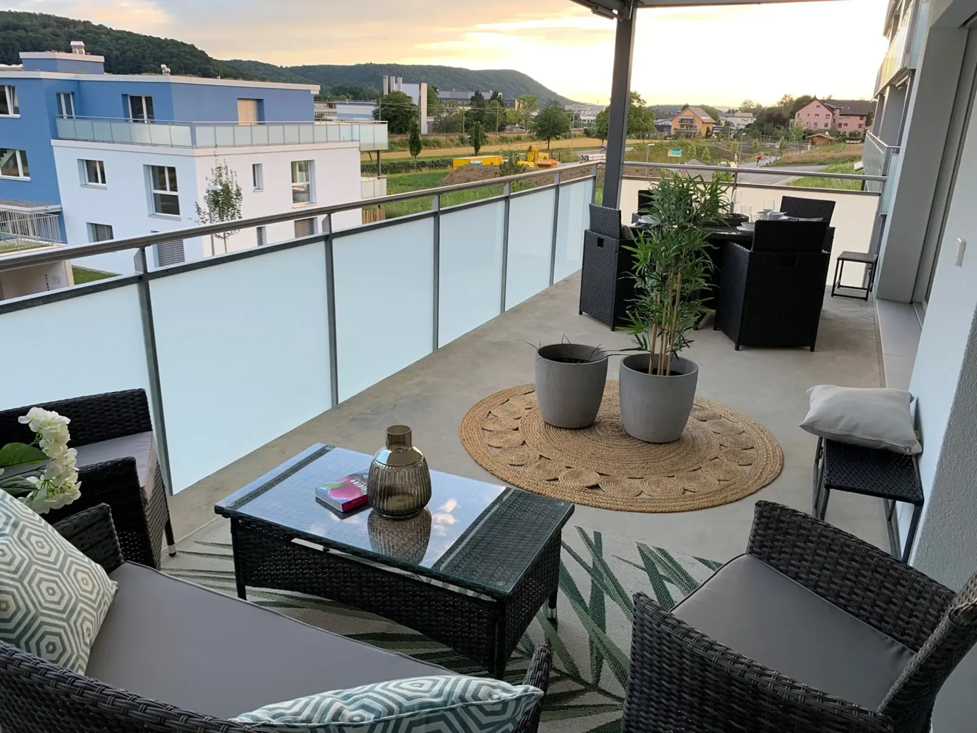 Moderne 2.5-Zimmer-Wohnung mit Balkon und schöner Aussicht