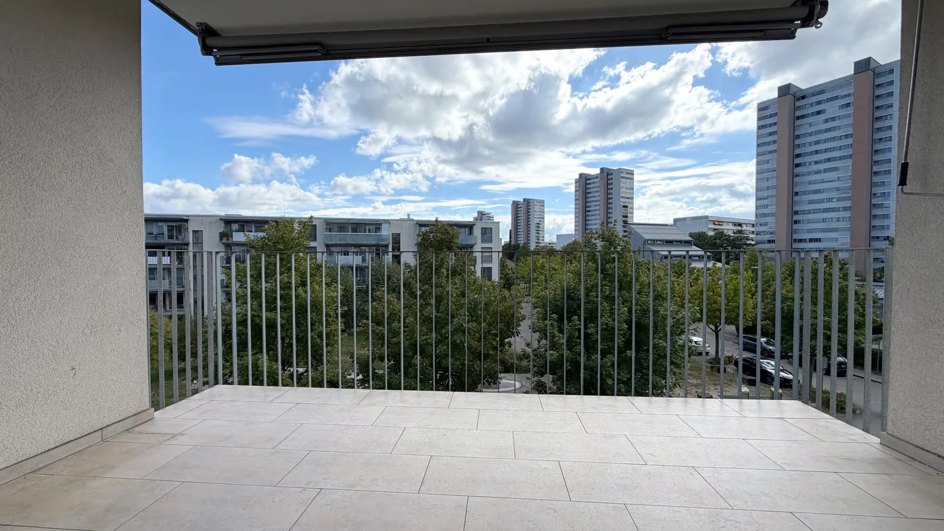 Grosszügige 3.5-Zimmer-Wohnung mit Loggia und sonnigem Balkon