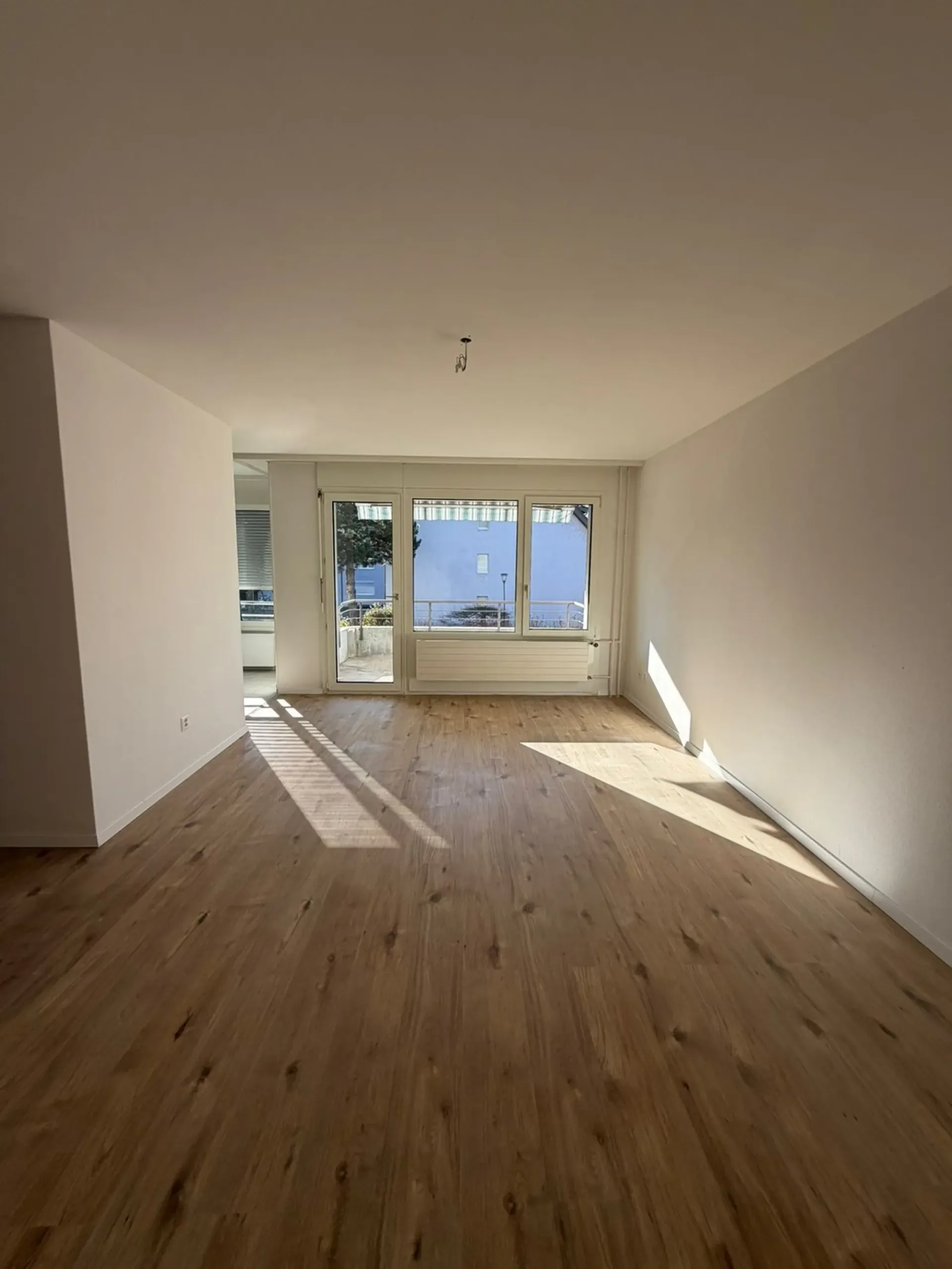 Appartement komplett renoviert, ideale Lage