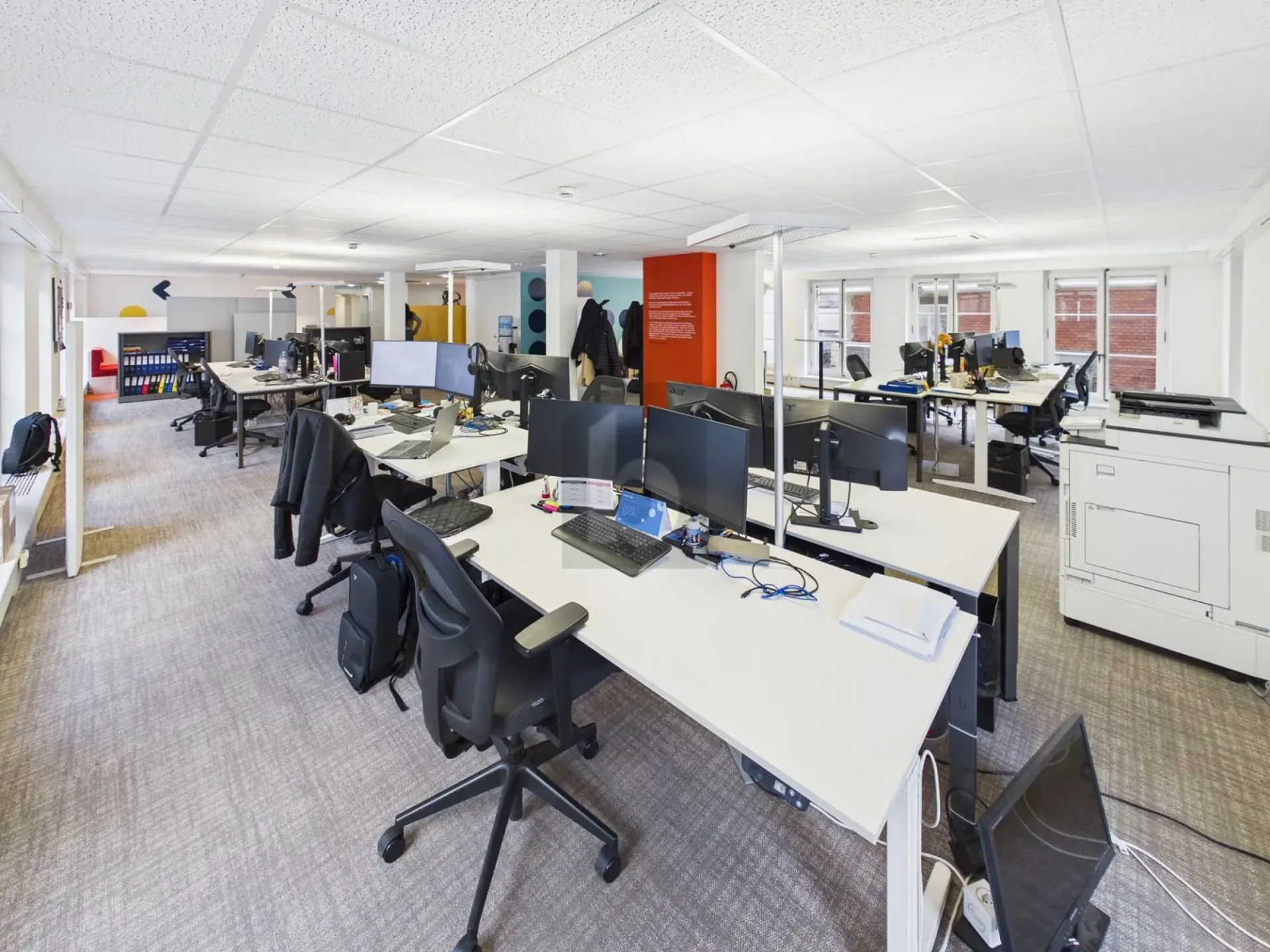 VERY CENTRAL, BRIGHT AND SPACIOUS