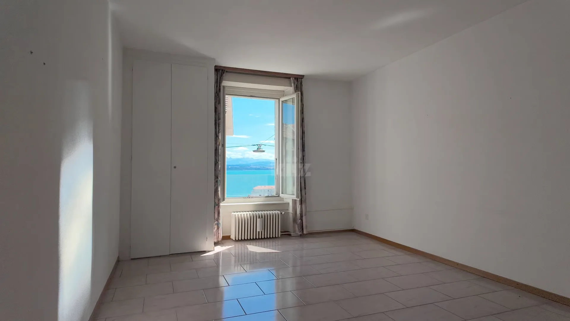 Charmant appartement avec balcon et vue sur le lac