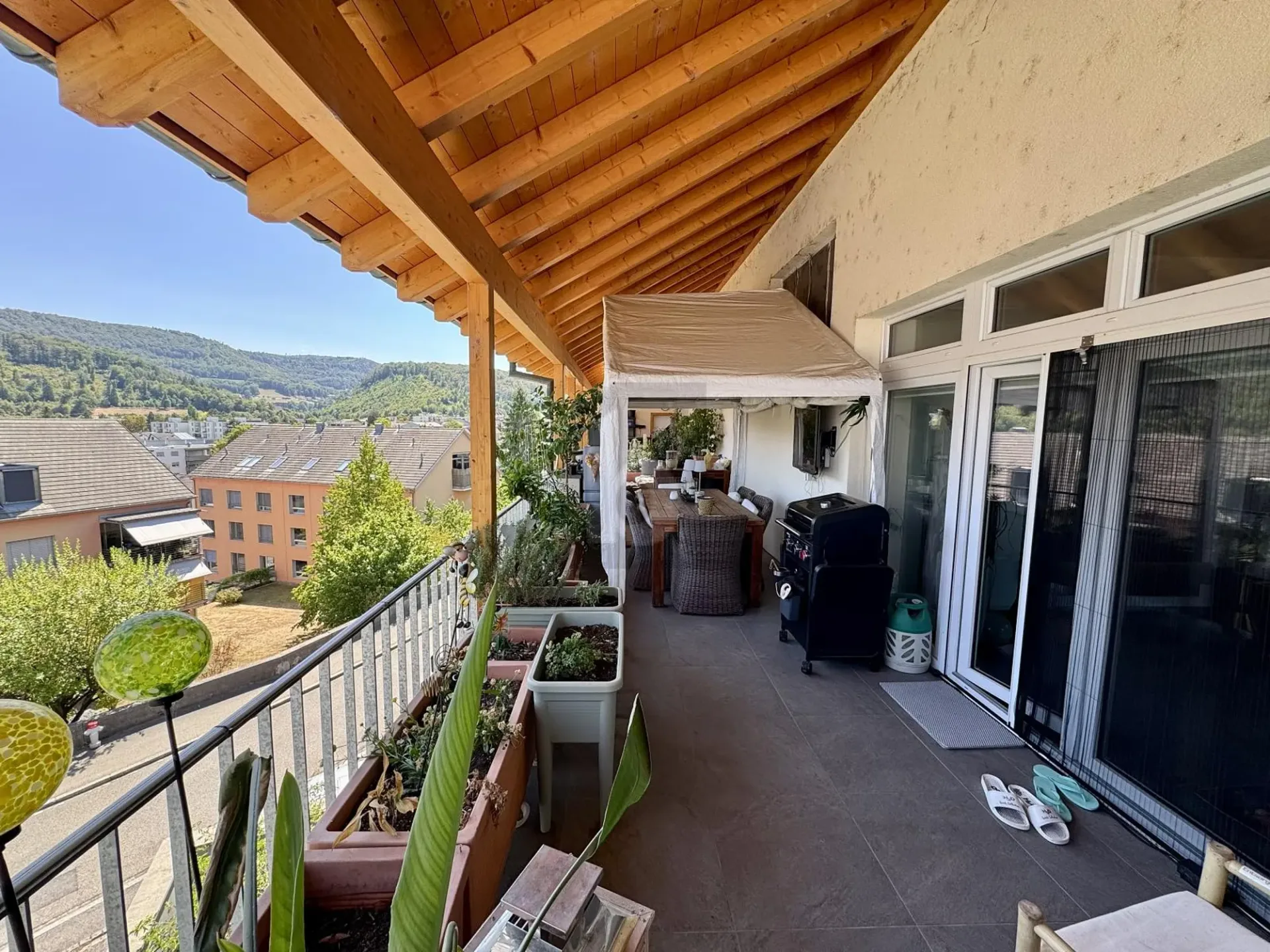 SPAZIOSO CON TERRAZZA E VISTA IDILLIACA SUL BOSCO