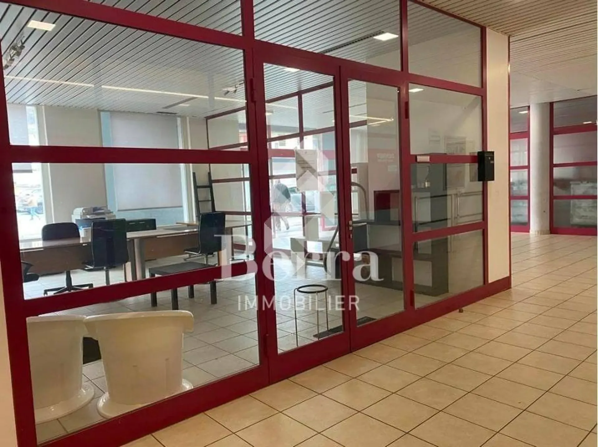 Lokal gewerblich / Büro zur sofortigen Miete