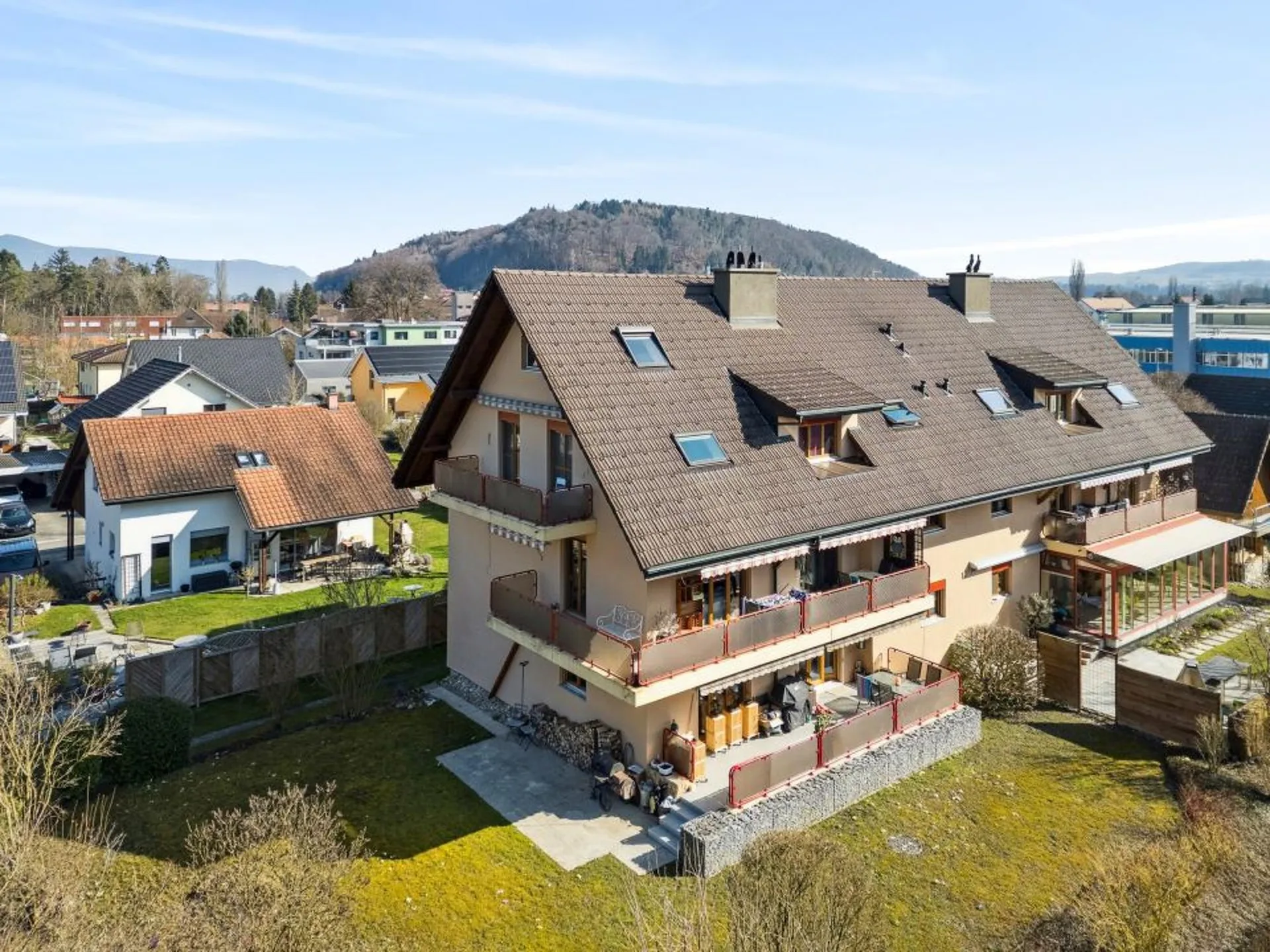 Prestigieux Duplex 5.5 pces "Pieds dans l'eau" avec Salle d'Escalade