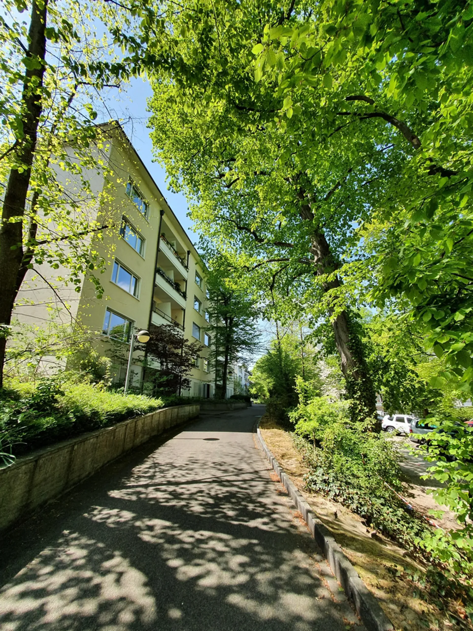 Einstellhallenplatz zu vermieten