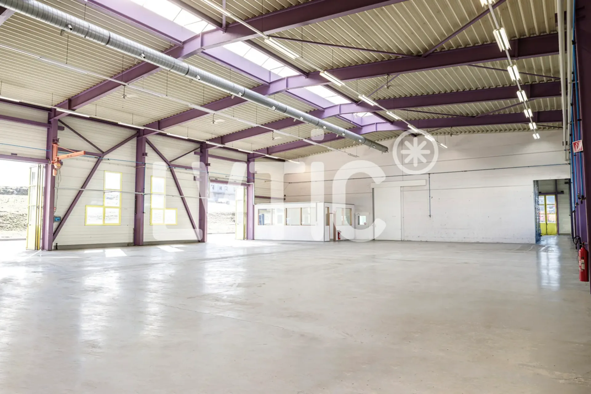 Werkstatt, Lager, Büros von 636 m2 zur Miete in Romont