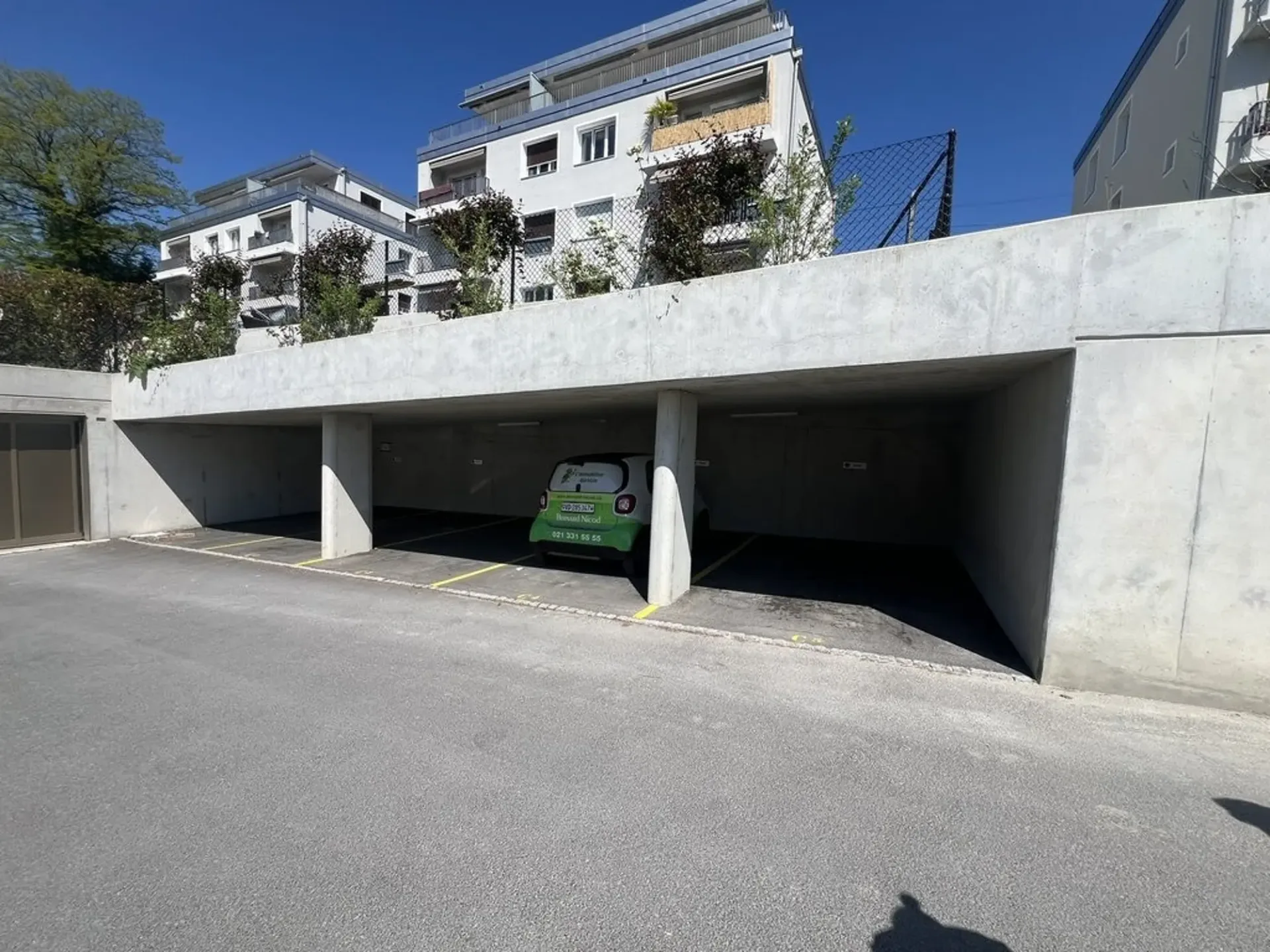 Außenparkplatz mit Überdachung in Pully zu vermieten