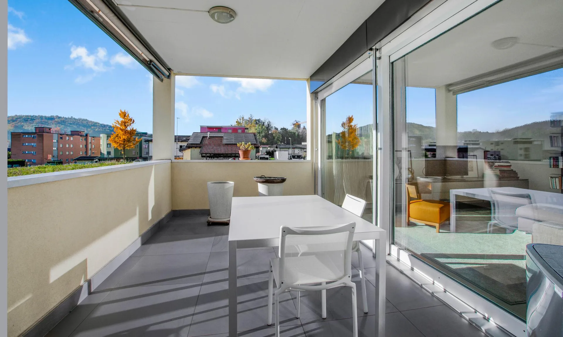 STUPENDES UND MODERNES 5.5-ZIMMER-WOHNUNG MIT GROßER TERRASSE IN STABIO