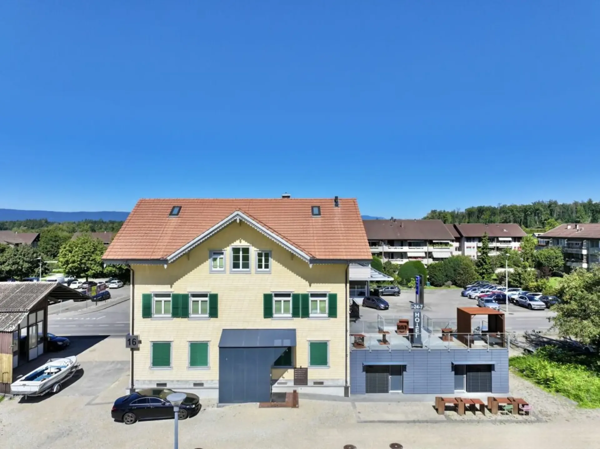 Investir dans le caractère : hôtel boutique ou maison multifamiliale