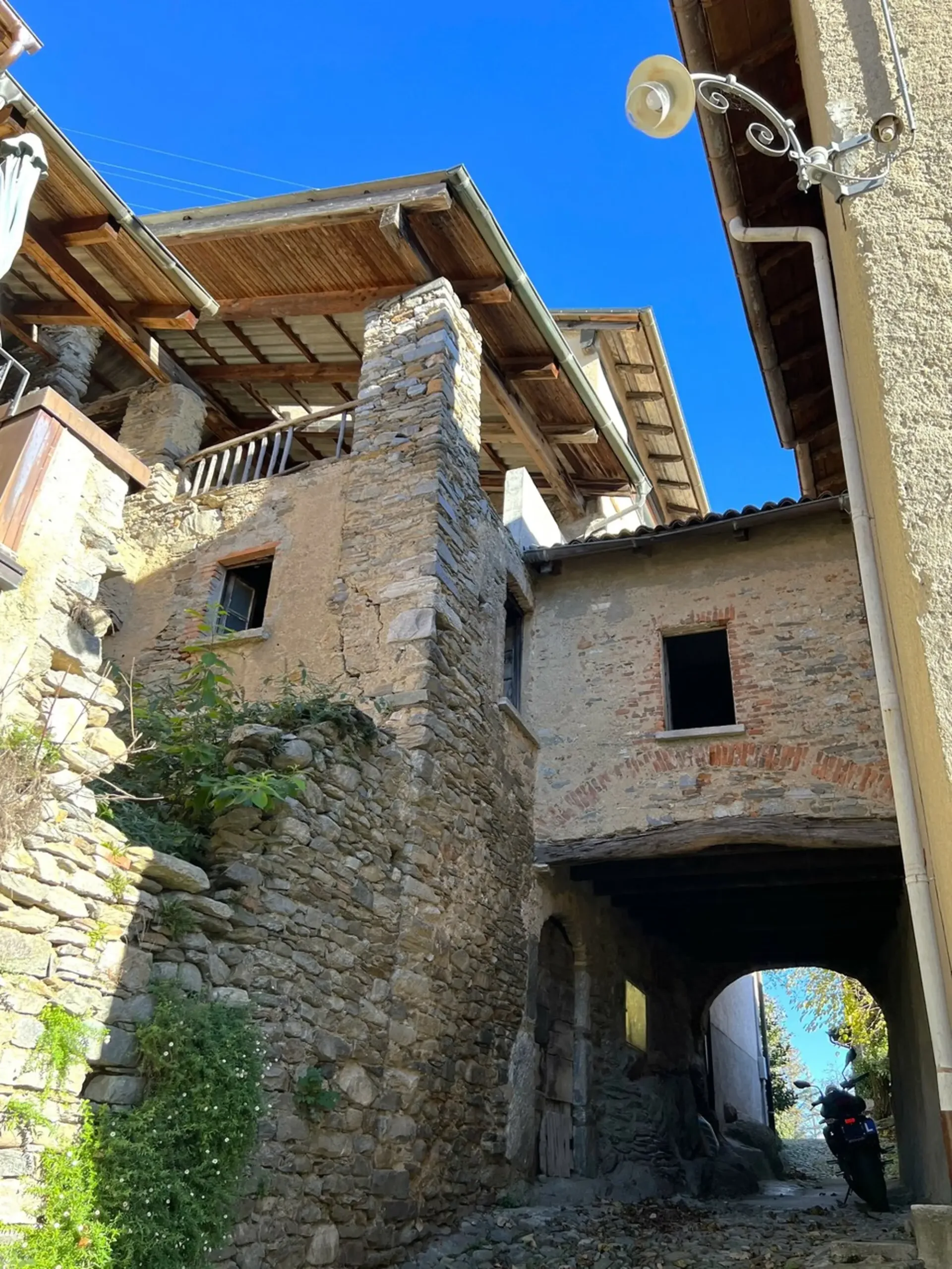BRENO - Tessiner Haus im Ortskern (zum Renovieren)