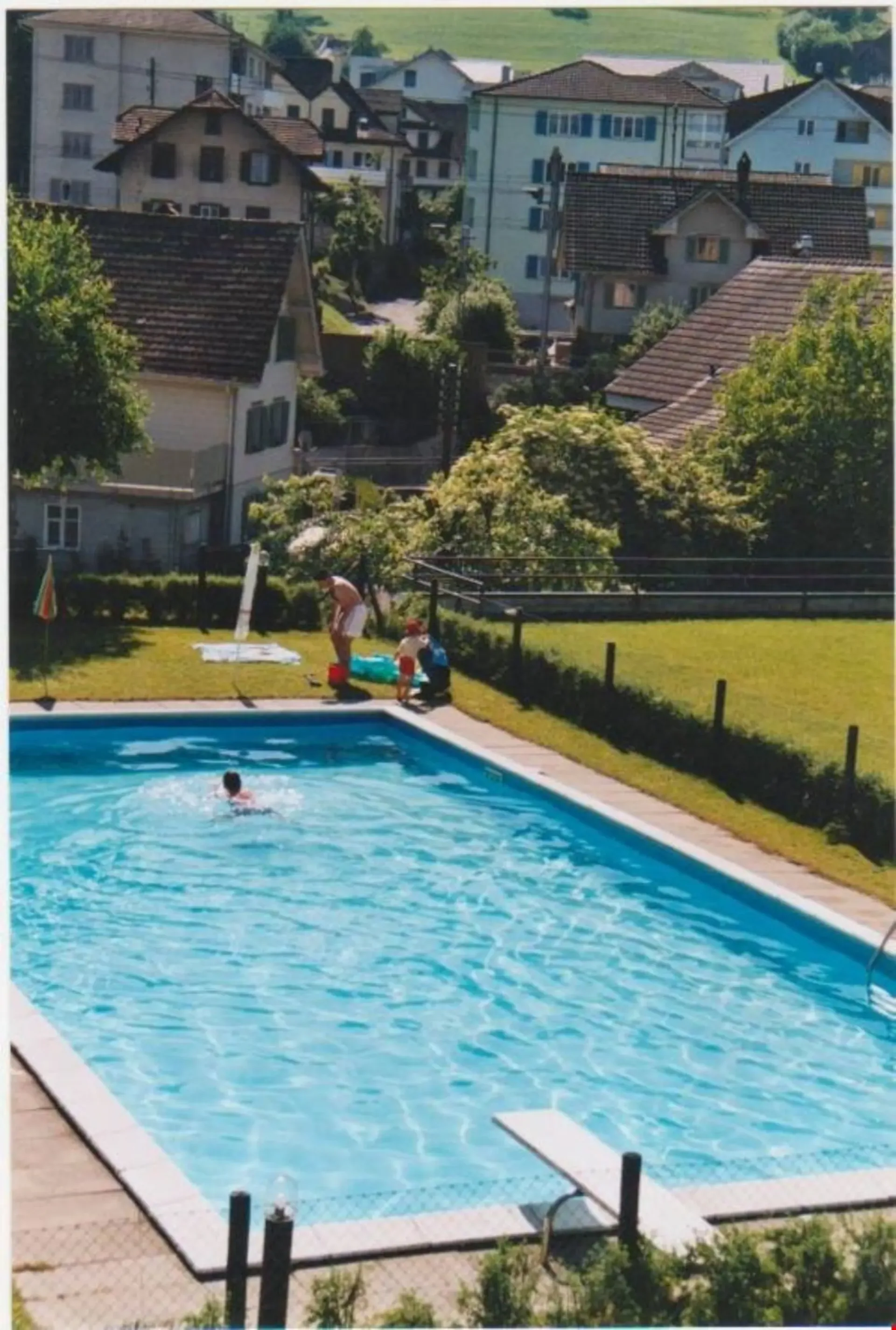 Grosszügige 4.5-Zimmer-Wohnung mit Schwimmbad zur Mitbenutzung