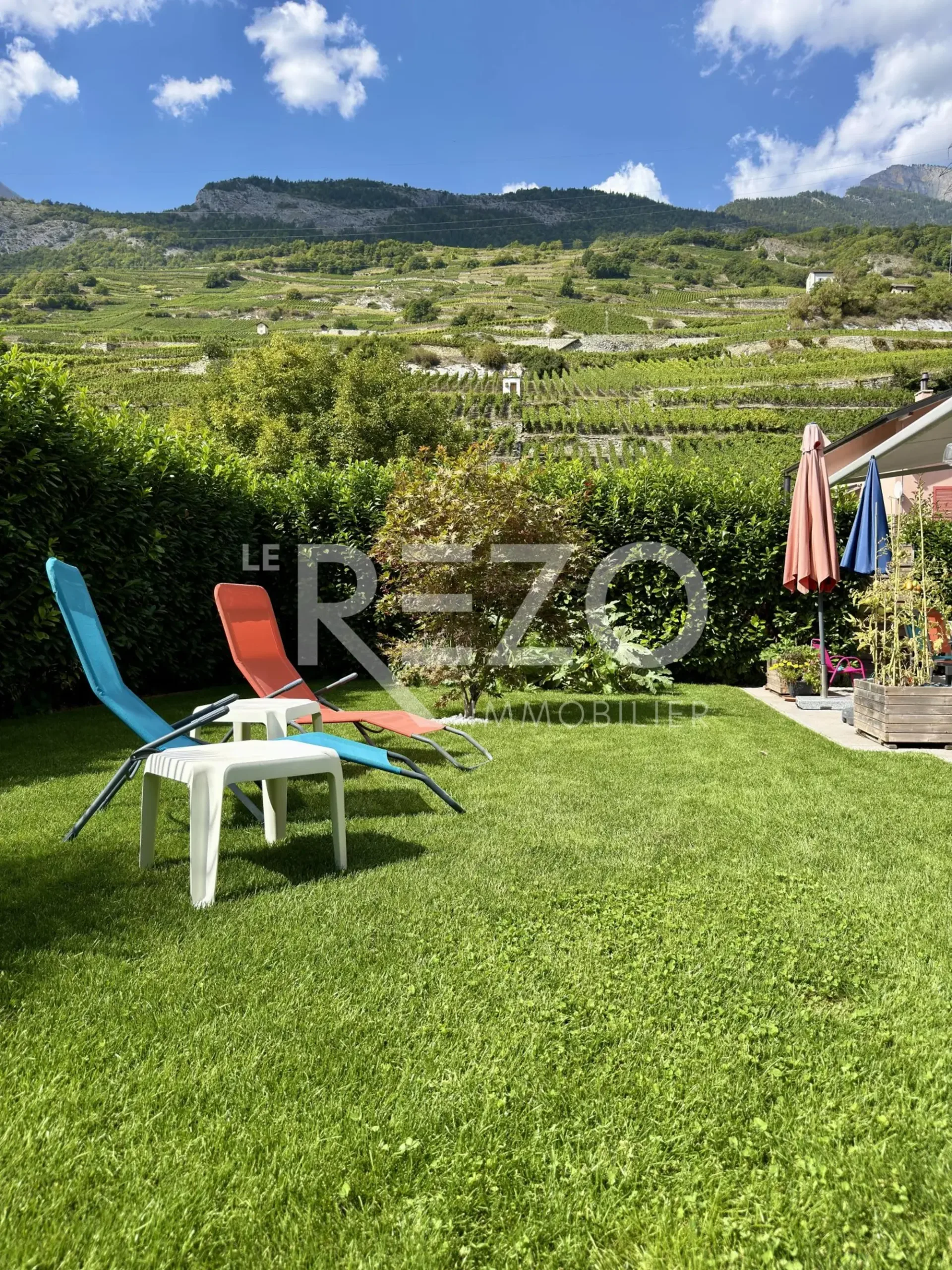 Confortable appartement de 3,5 pièces avec jardin. Vétroz, VS.