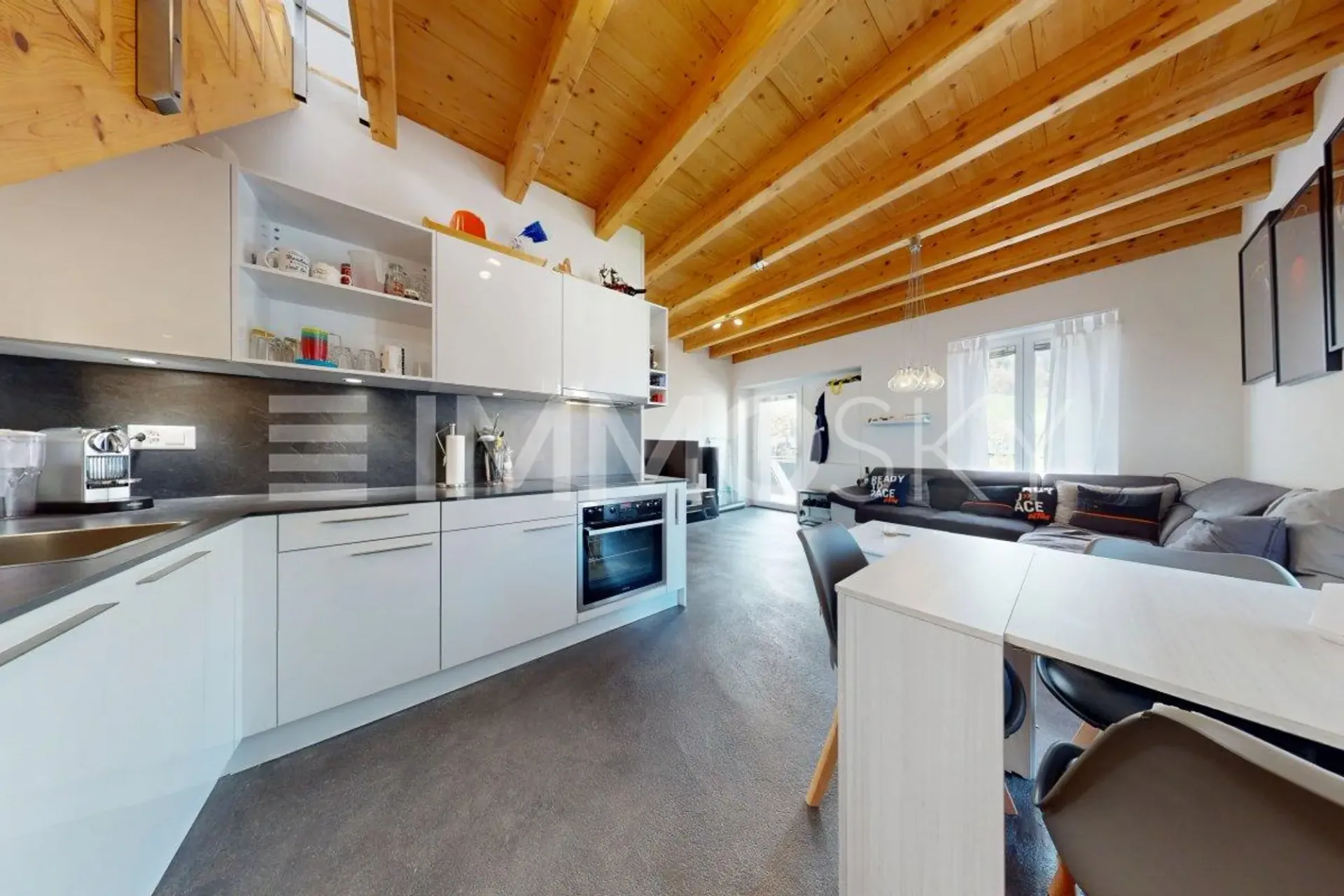 RÉSERVÉE - Einzelnes, vollständig renoviertes Haus