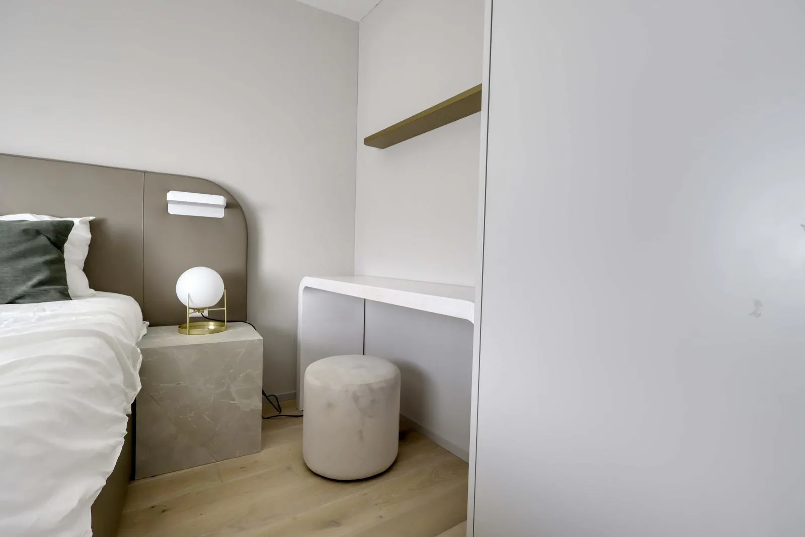 Coliving with Lake Access and Career Opportunities in Baar
