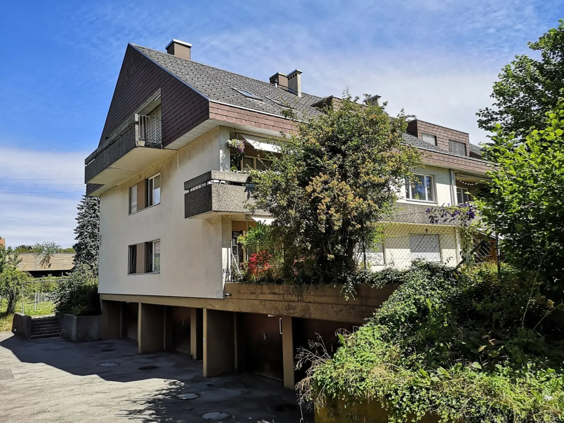 ältere 3-Zimmer-Altbau-Dachwohnung an ruhiger Lage in Gasel, Gde. Köniz
