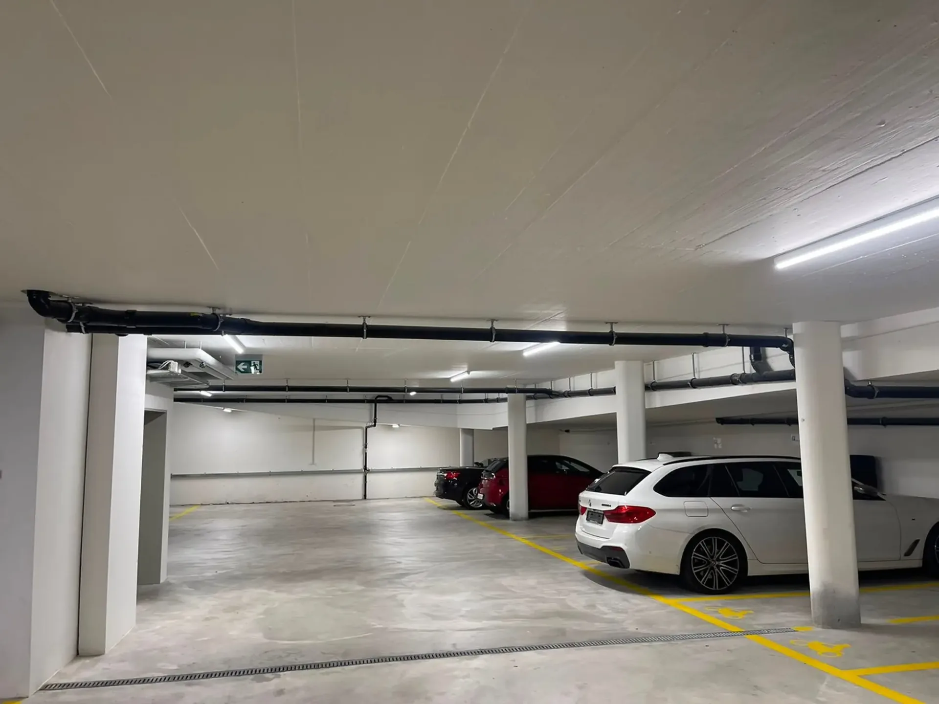 Einstellhallenplatz / Garagenplatz zu vermieten – sicher & zentral gelegen