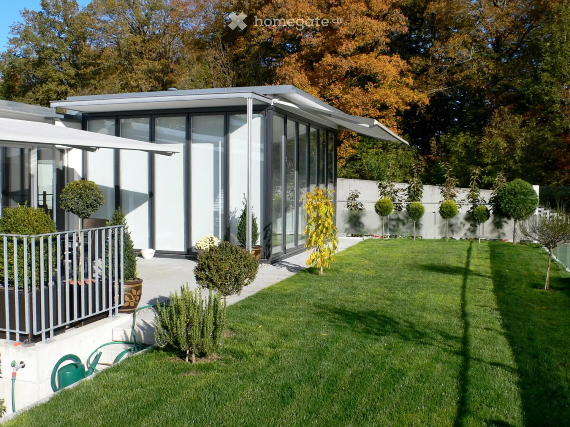 Exklusives Wohnen im Grünen  modernes Einfamilienhaus mit Wintergarte