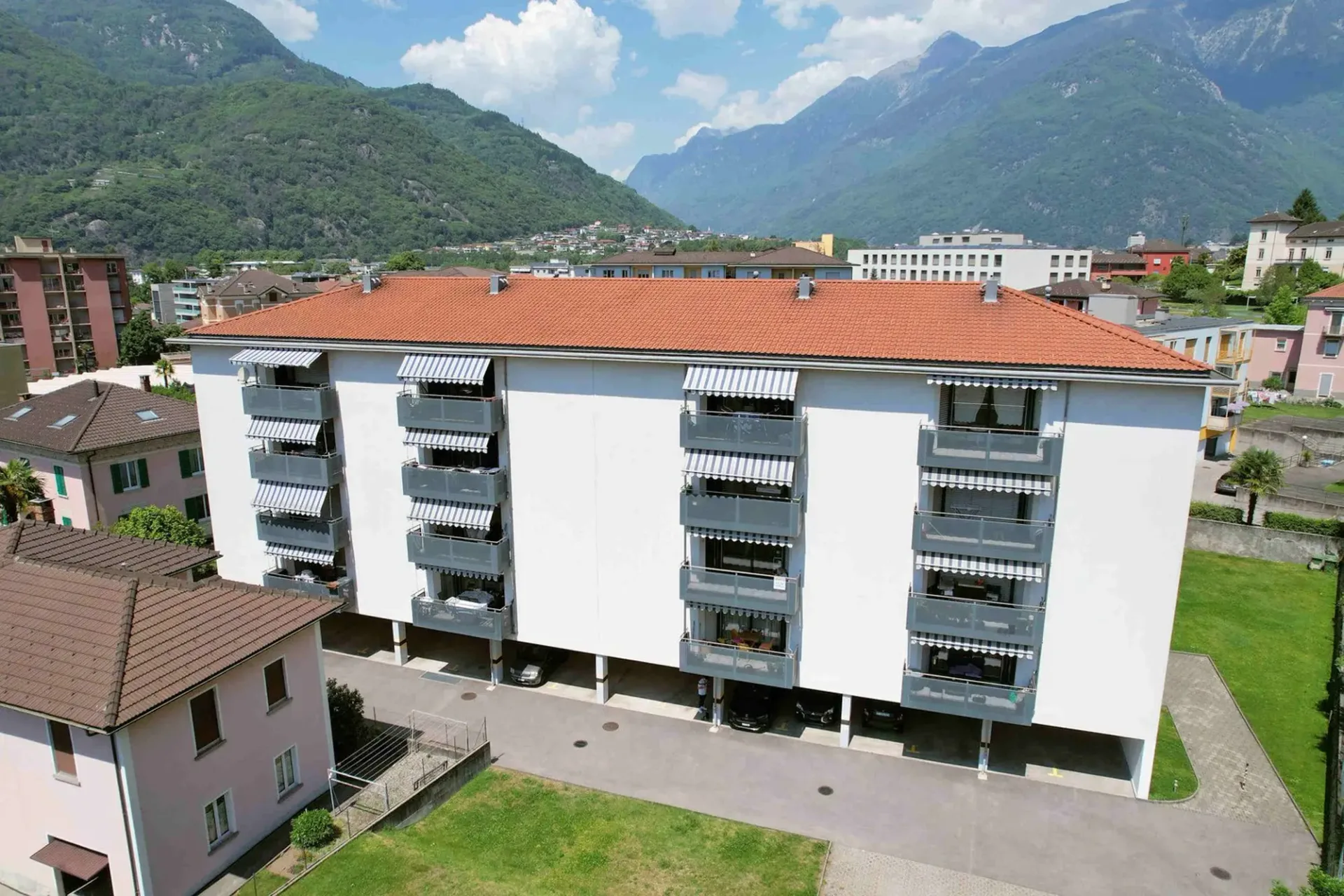 Wohnung mit gut ausgerichteter Terrasse in einer komfortablen und gut erschlossenen Gegend
