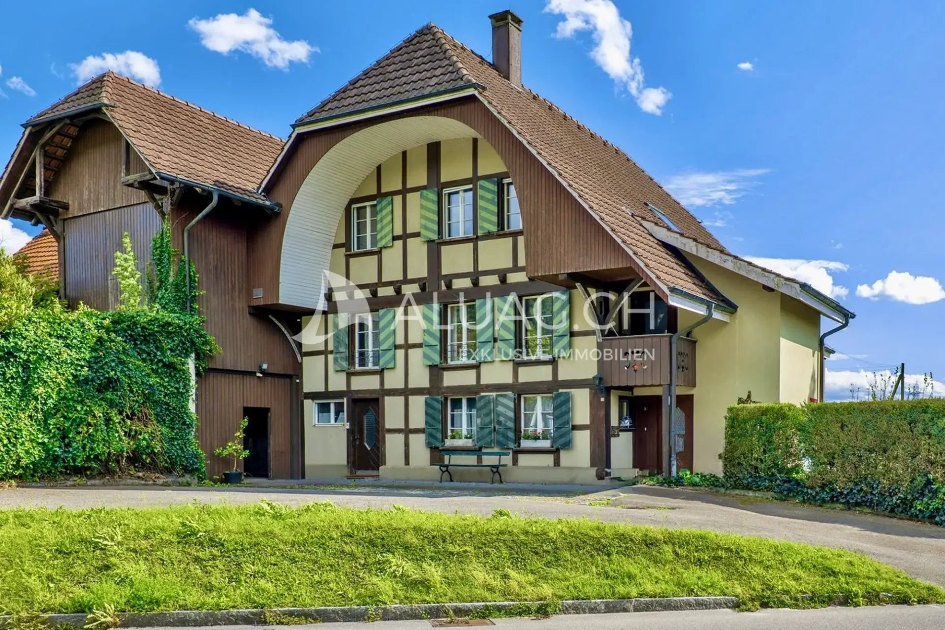 Versatile horse farm with numerous design possibilities