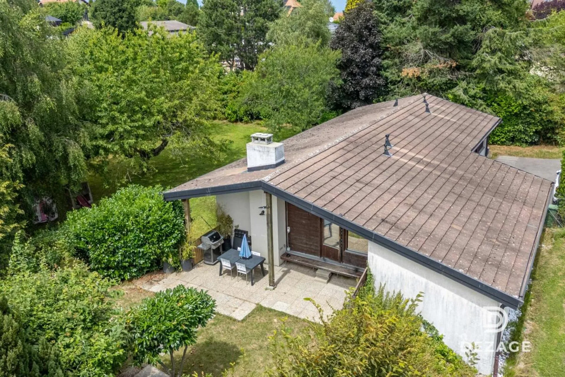 Haus mit Renovierungspotenzial und Erweiterungsmöglichkeiten auf einem großen, baumgesäumten Grundstück!