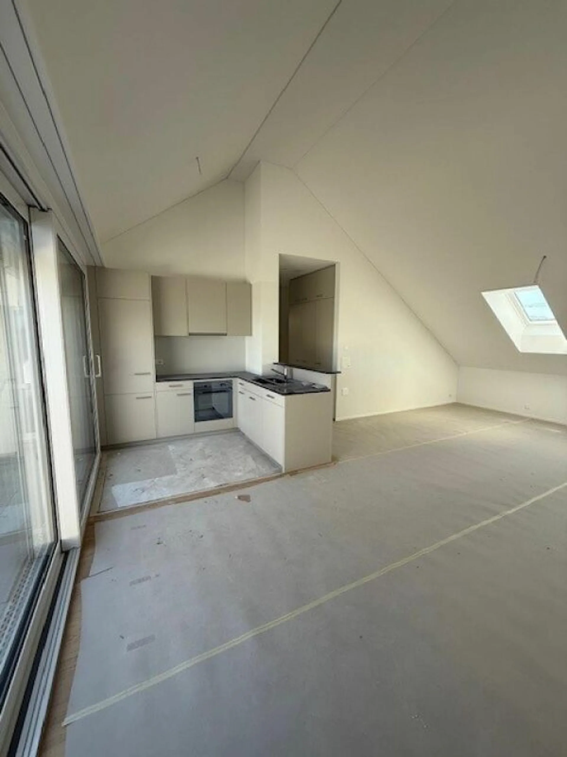 Erstvermietung nach Sanierung- Traumhafte 2.5-Zimmer-Attika-Wohnungen mit Seesicht!