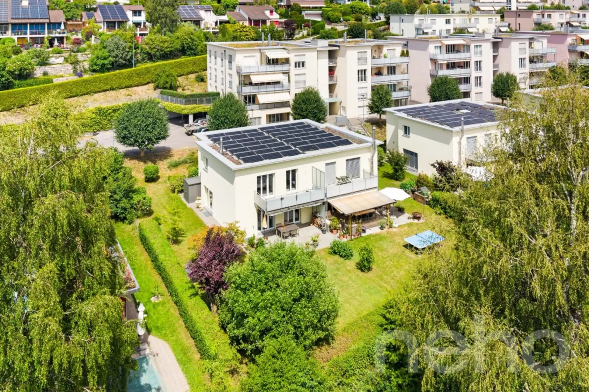 Casa a schiera familiare con grande giardino