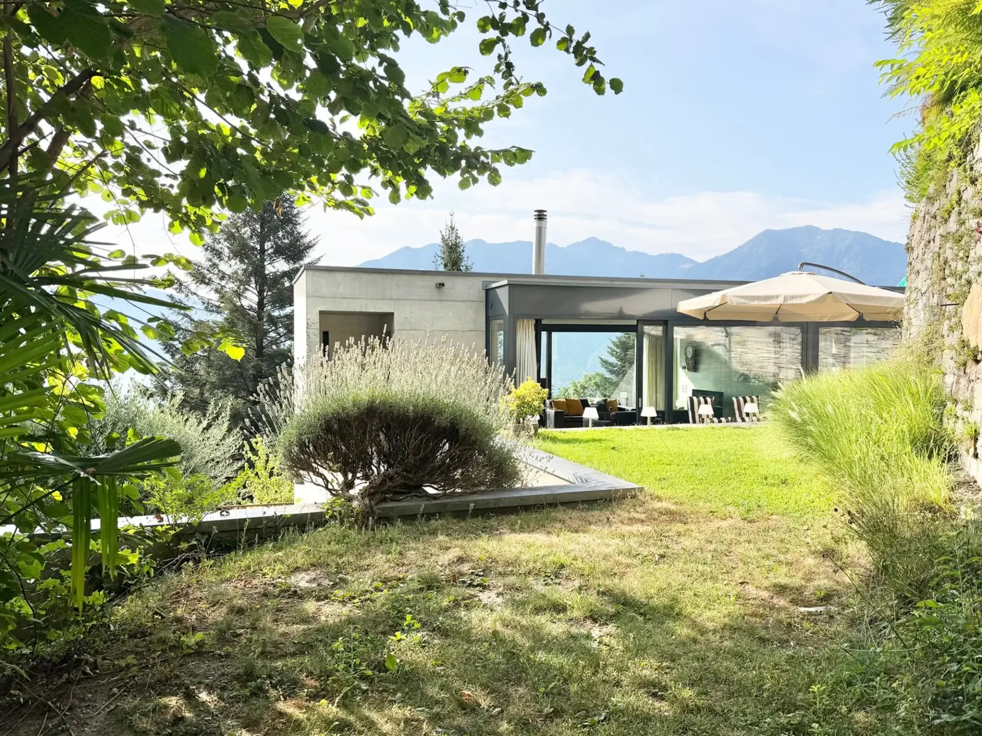 Verkauf in Brione sopra Minusio - Exklusives Einfamilienhaus mit Seeblick (auch Zweitwohnsitz)