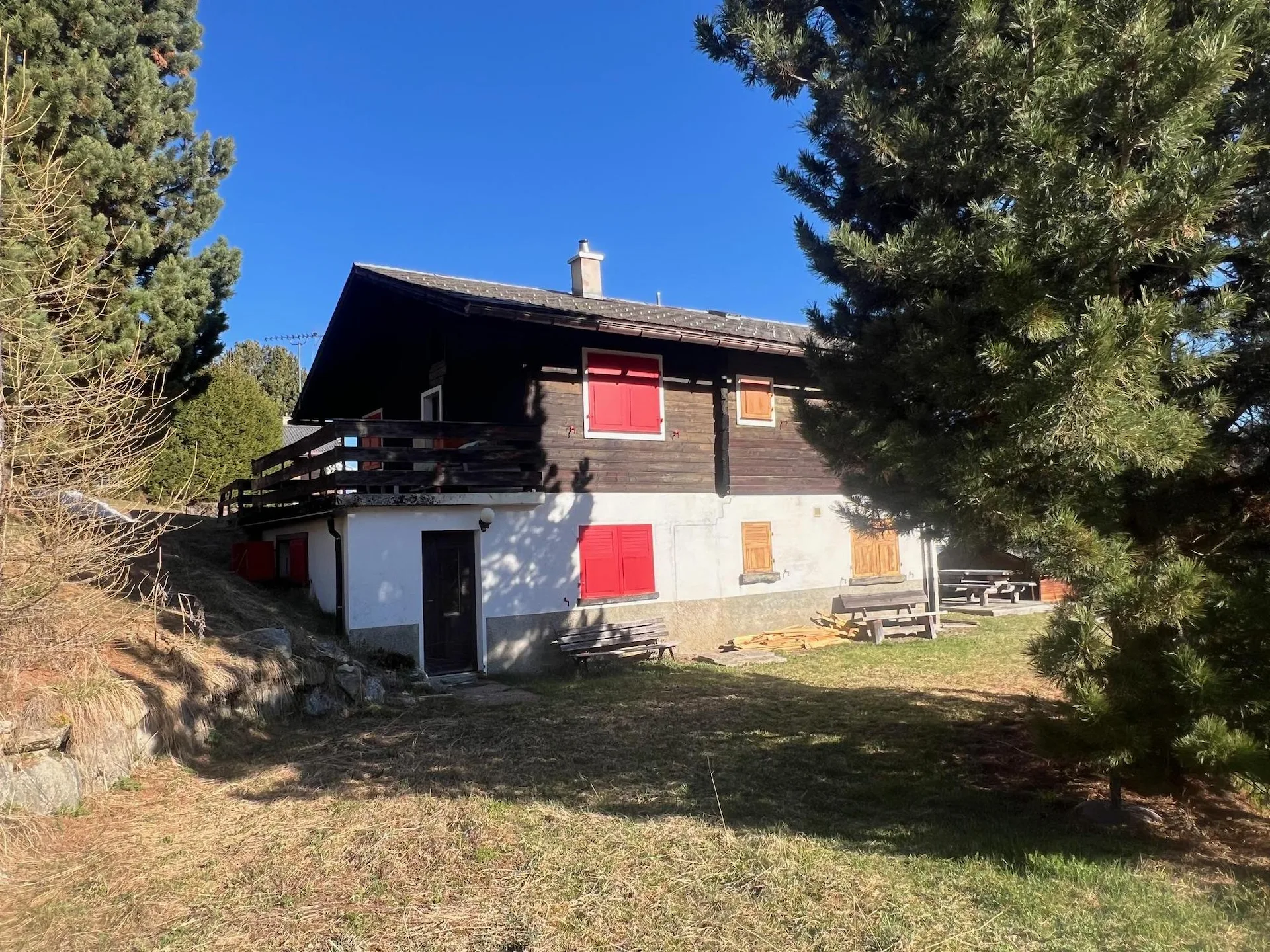 Gelegenheit zum Kauf in La Tzoumaz, 4-Zimmer-Reihenchalet in ruhiger Lage