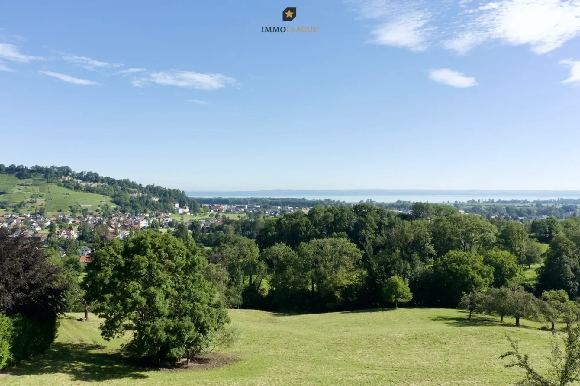 Sonniges Baugrundstück mit Seesicht.