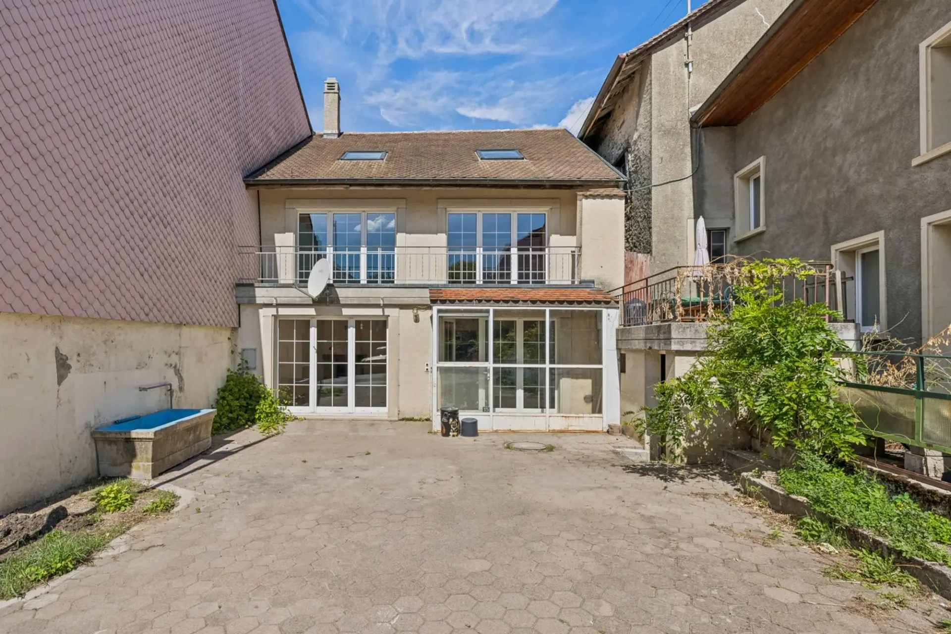 Village House 6.5 Rooms - Beautiful Renovation Potential - La Chaux