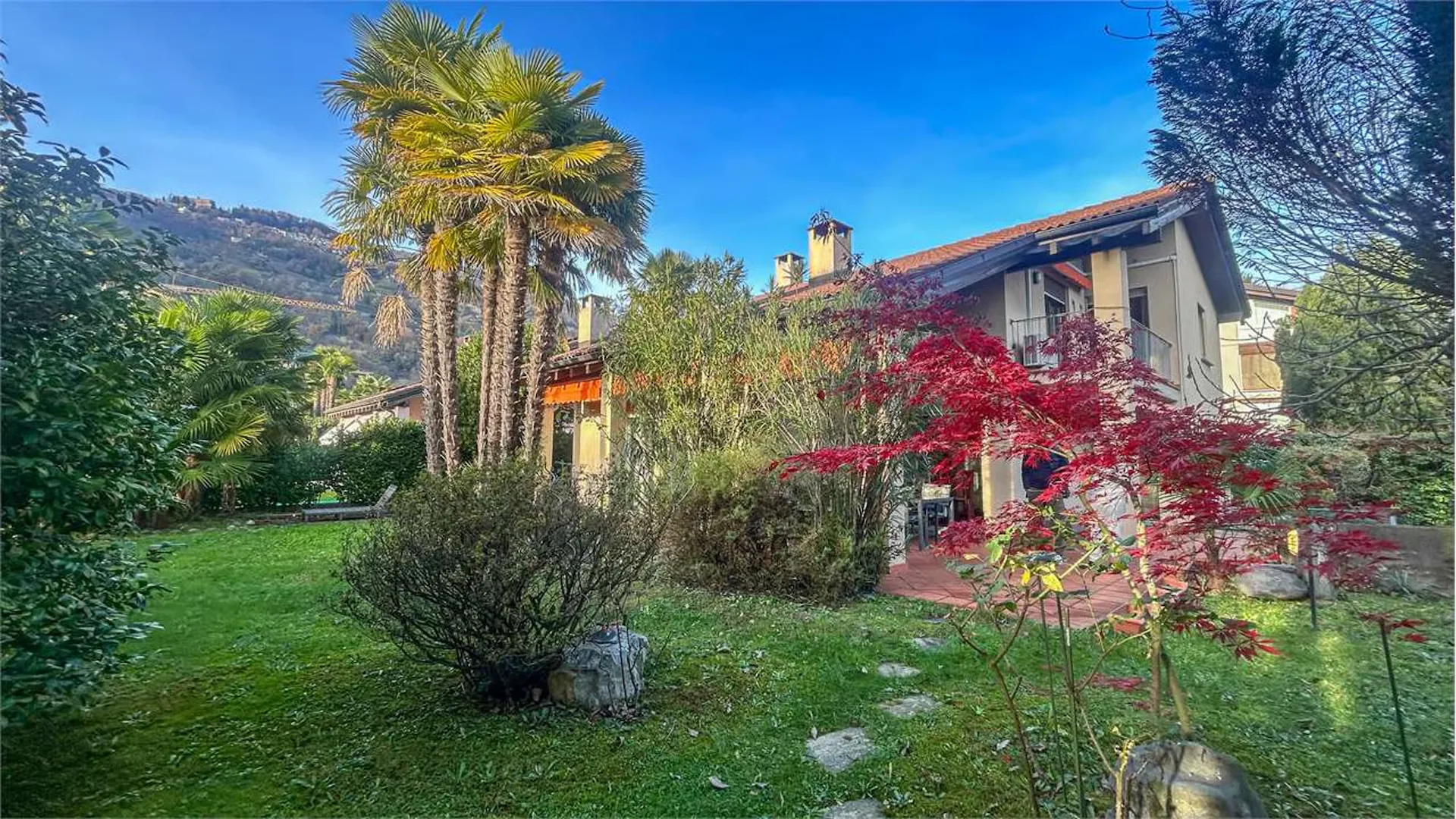 Elegante Villa mit Garten in strategischer Lage