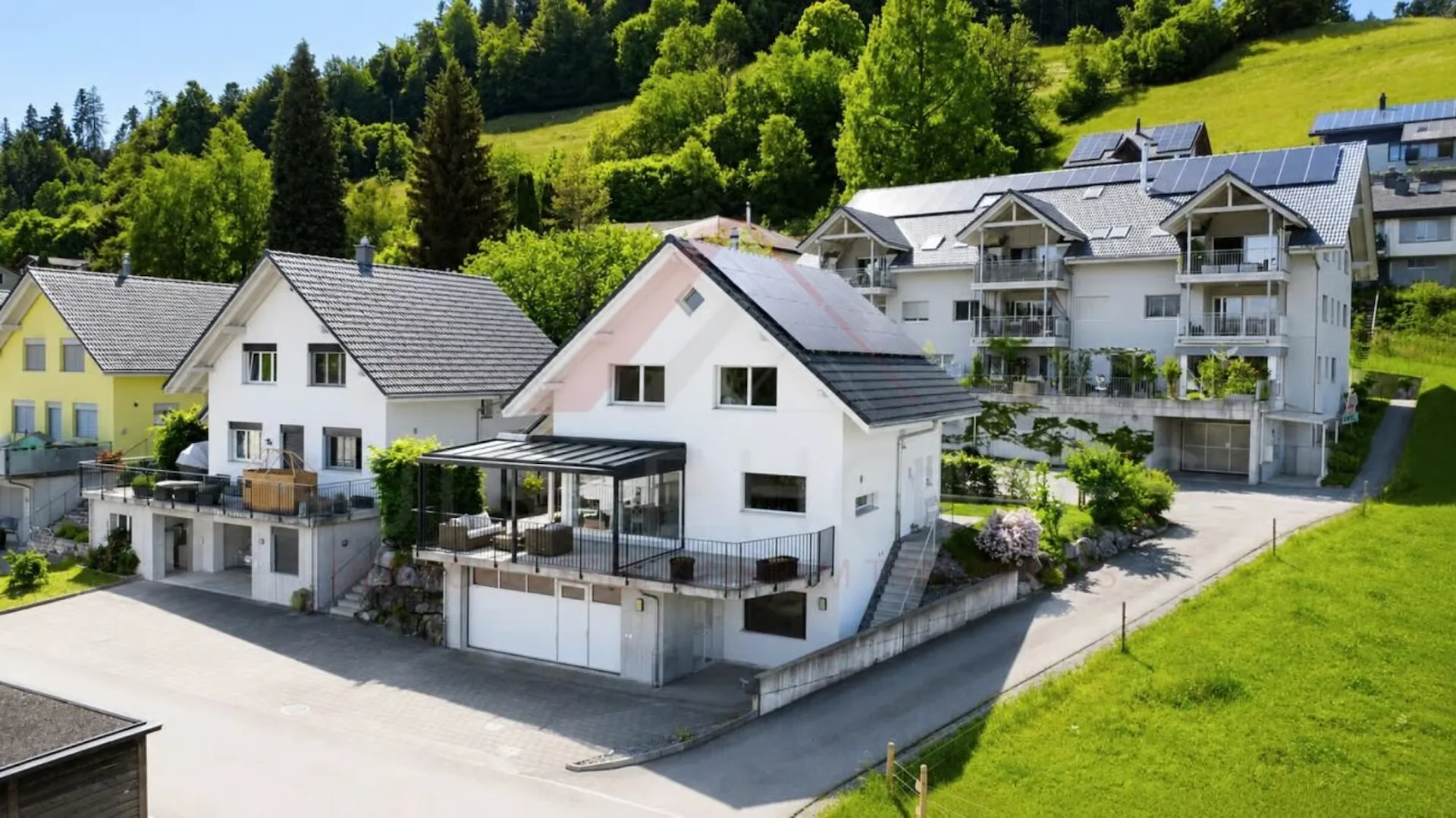 Maison unifamiliale moderne de 6,5 pièces avec jardin spacieux à Signau