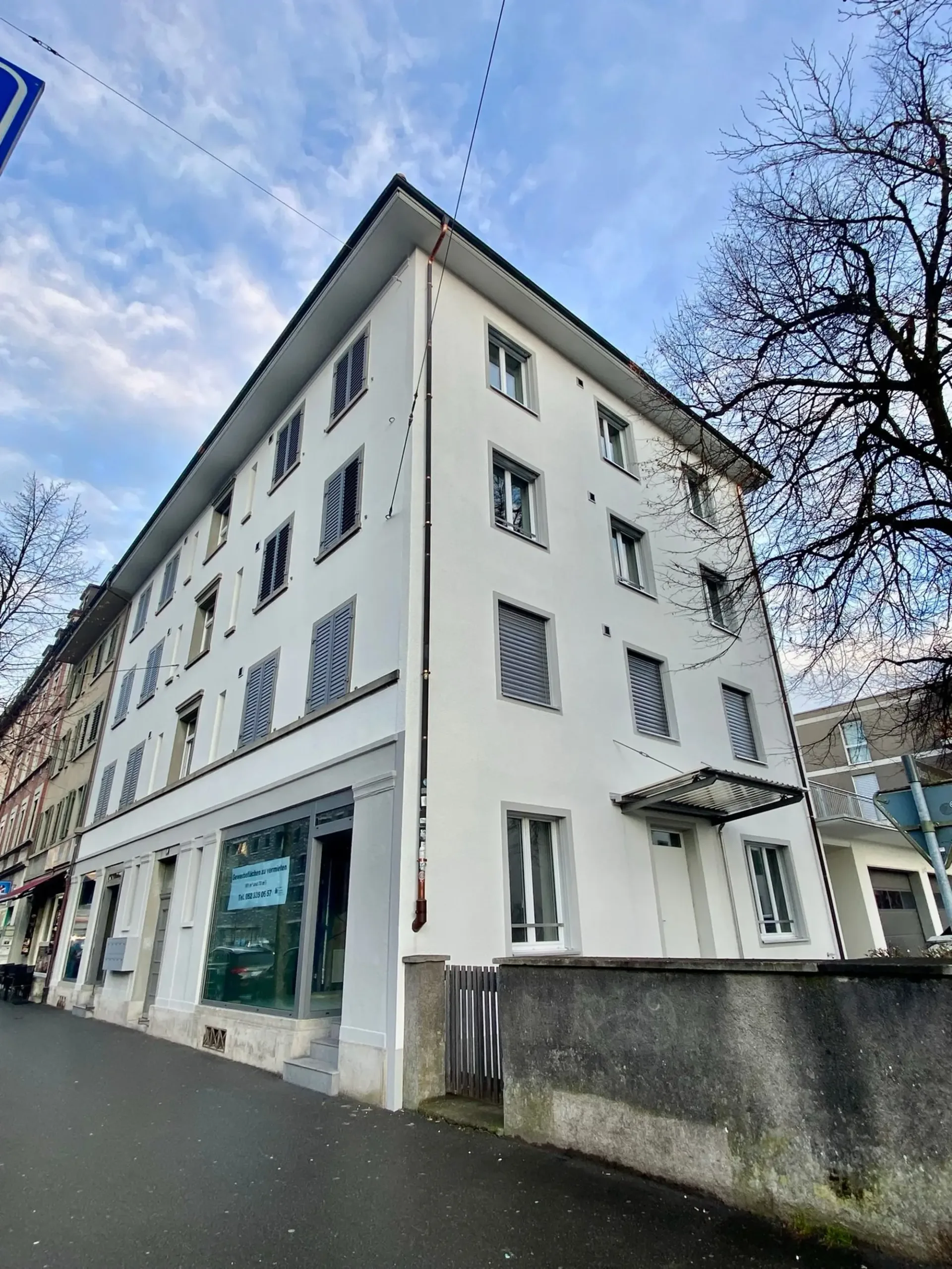 Attraktive Gewerbeflächen mit grossen Schaufenstern an zentraler Lage