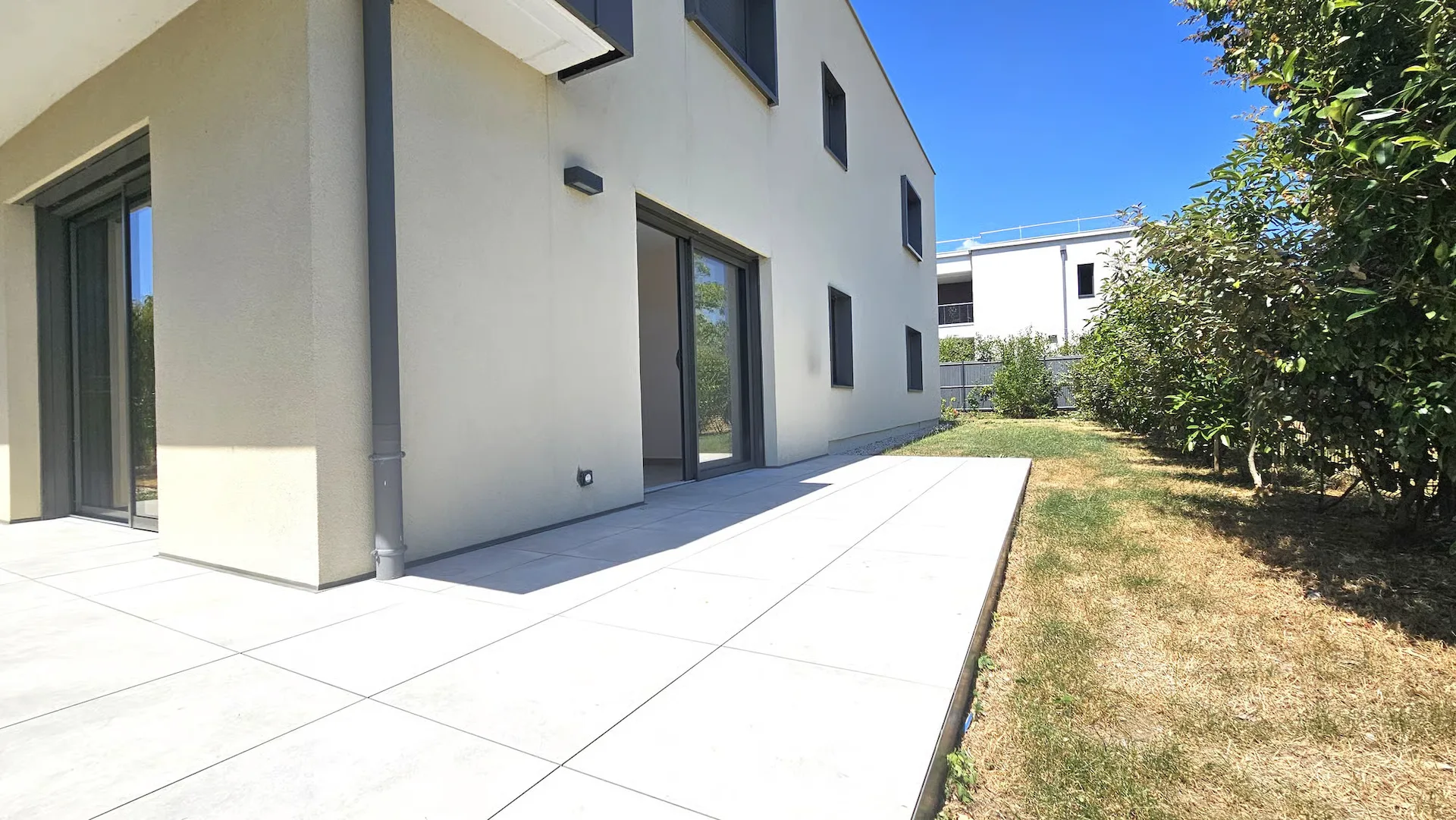Divonne, 95m2, T4 von 2023, mit Garten/Terrasse von 162m2 und 2 Garagen