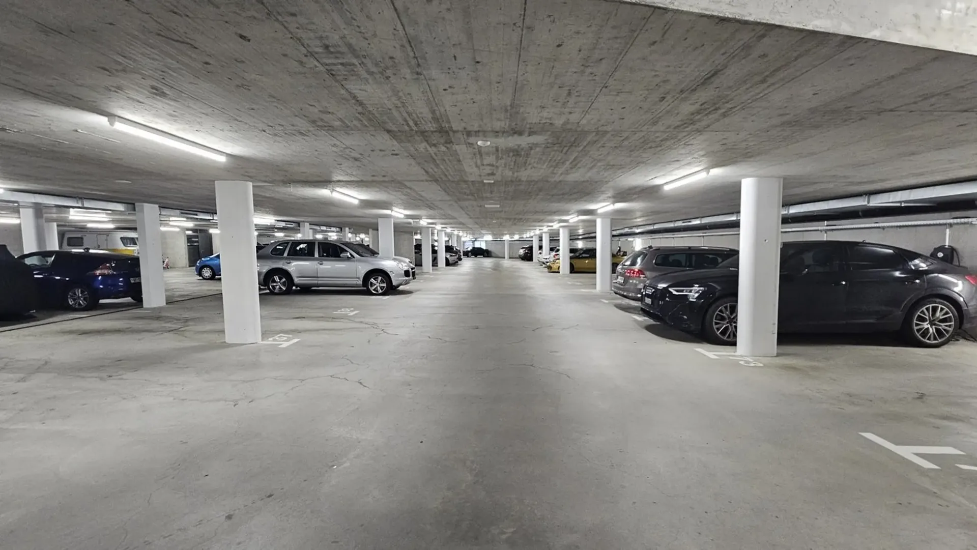 Place de parking avec station de recharge E à 3604 Thun