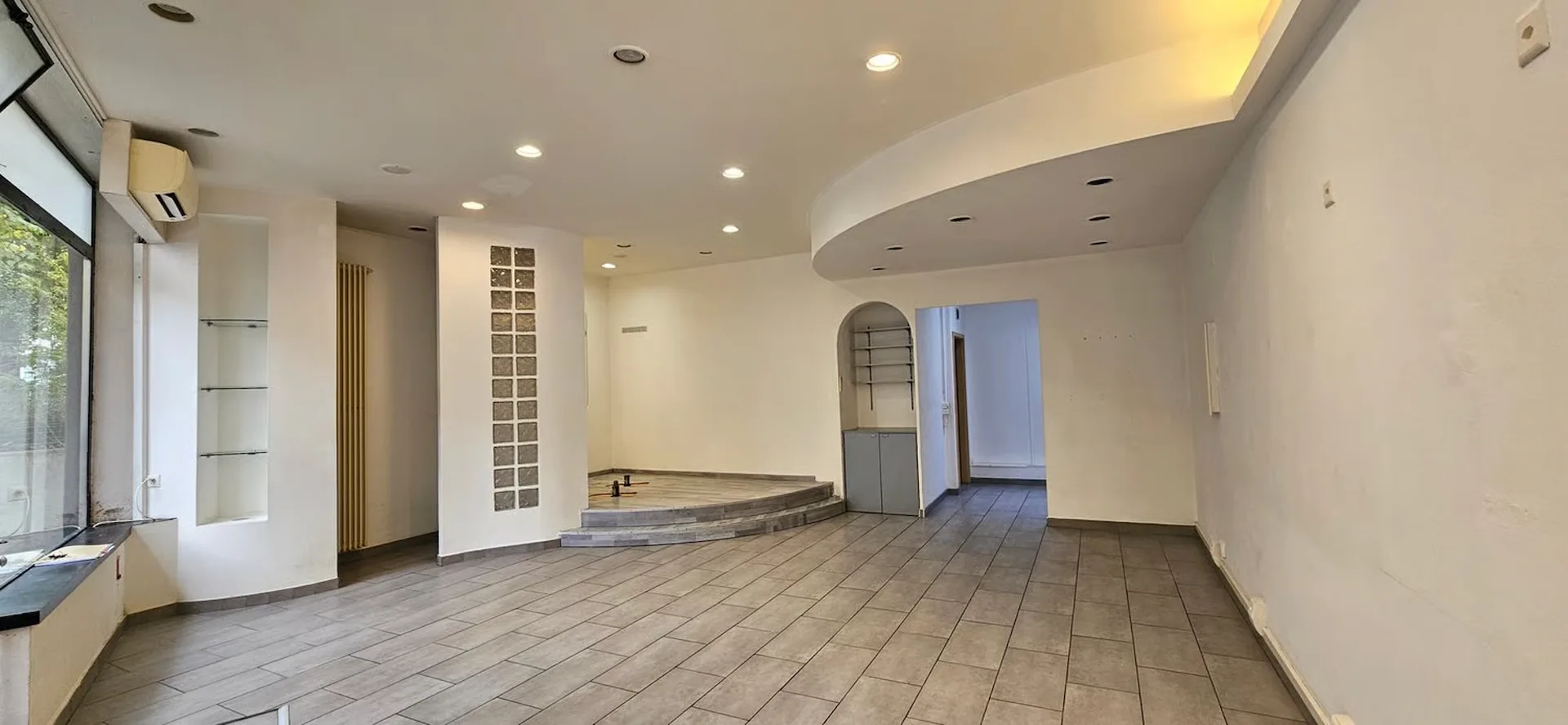 Verkaufsladen mit Schaufenster im Zentrum von Chiasso