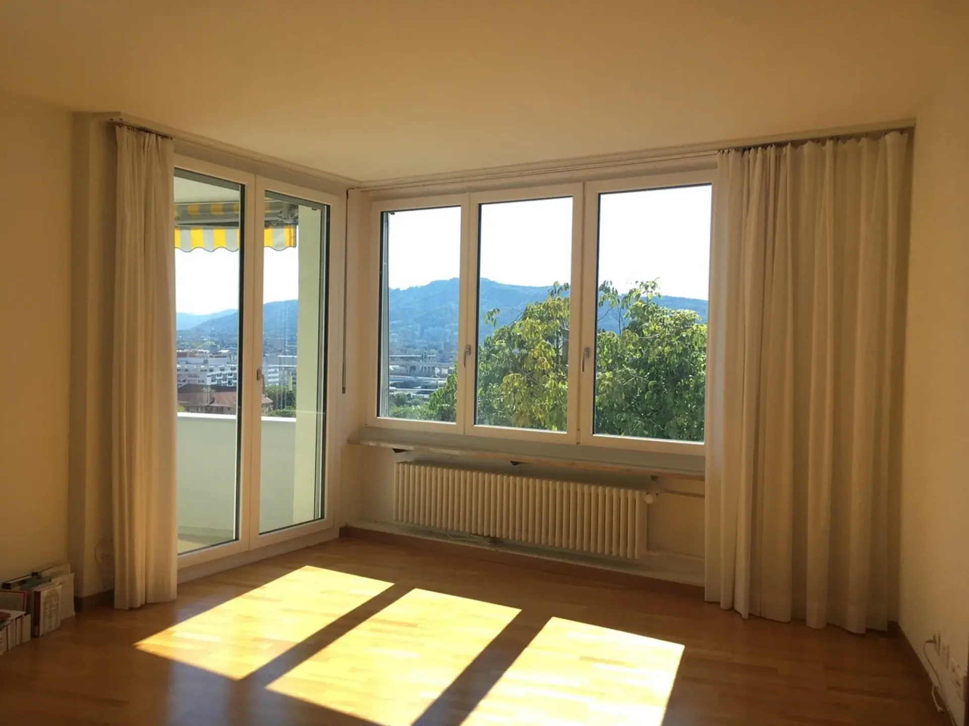 Location jusqu'au 30.06.2027 – appartement charmant de 2,5 pièces avec vue panoramique sur Zurich