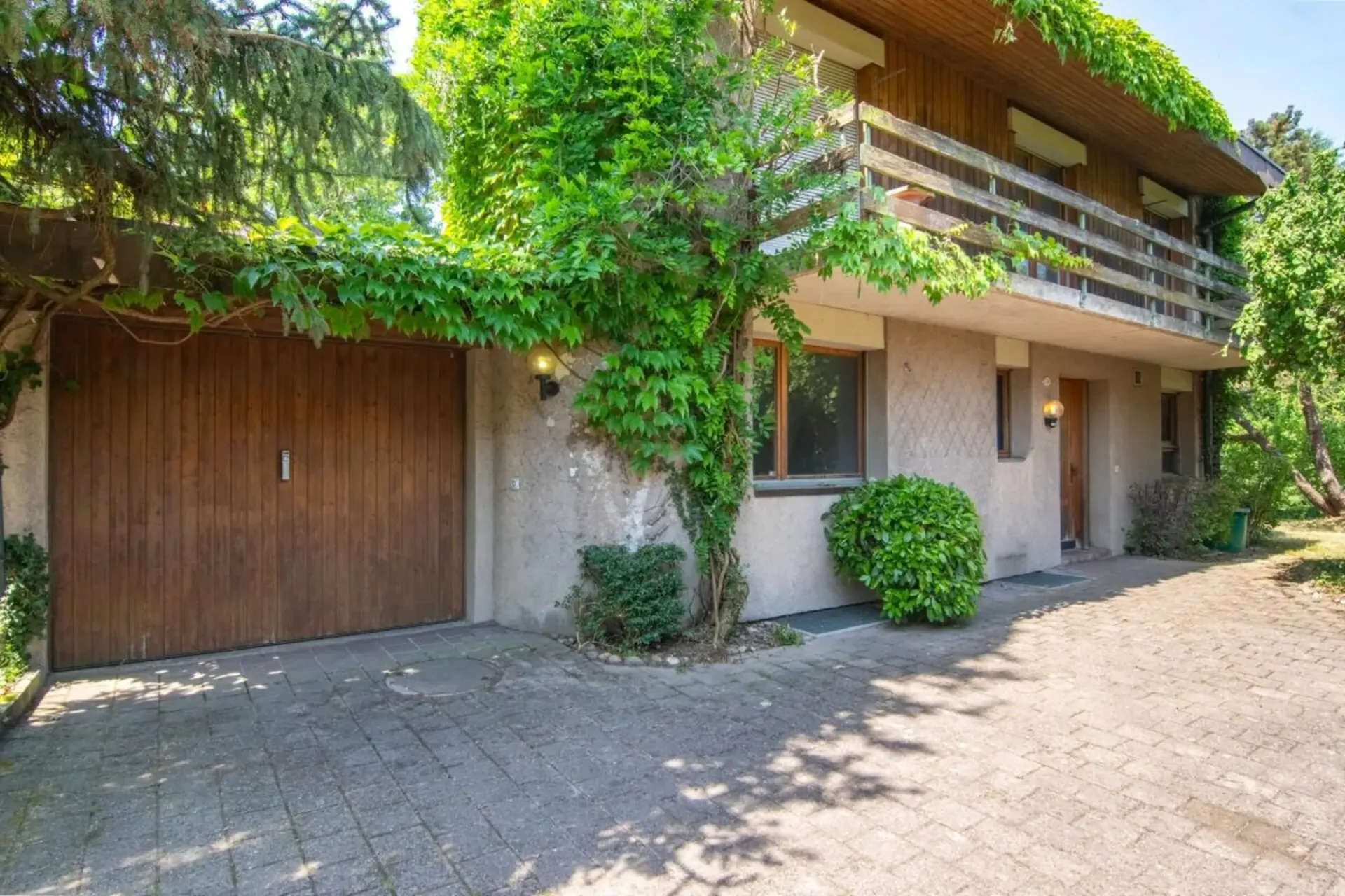 Sanierungsobjekt mit grossem Neu- oder Umbaupotenzial: 5.5-Zimmer  Einfamilienhaus nur 10 Gehminuten vom Bielersee!