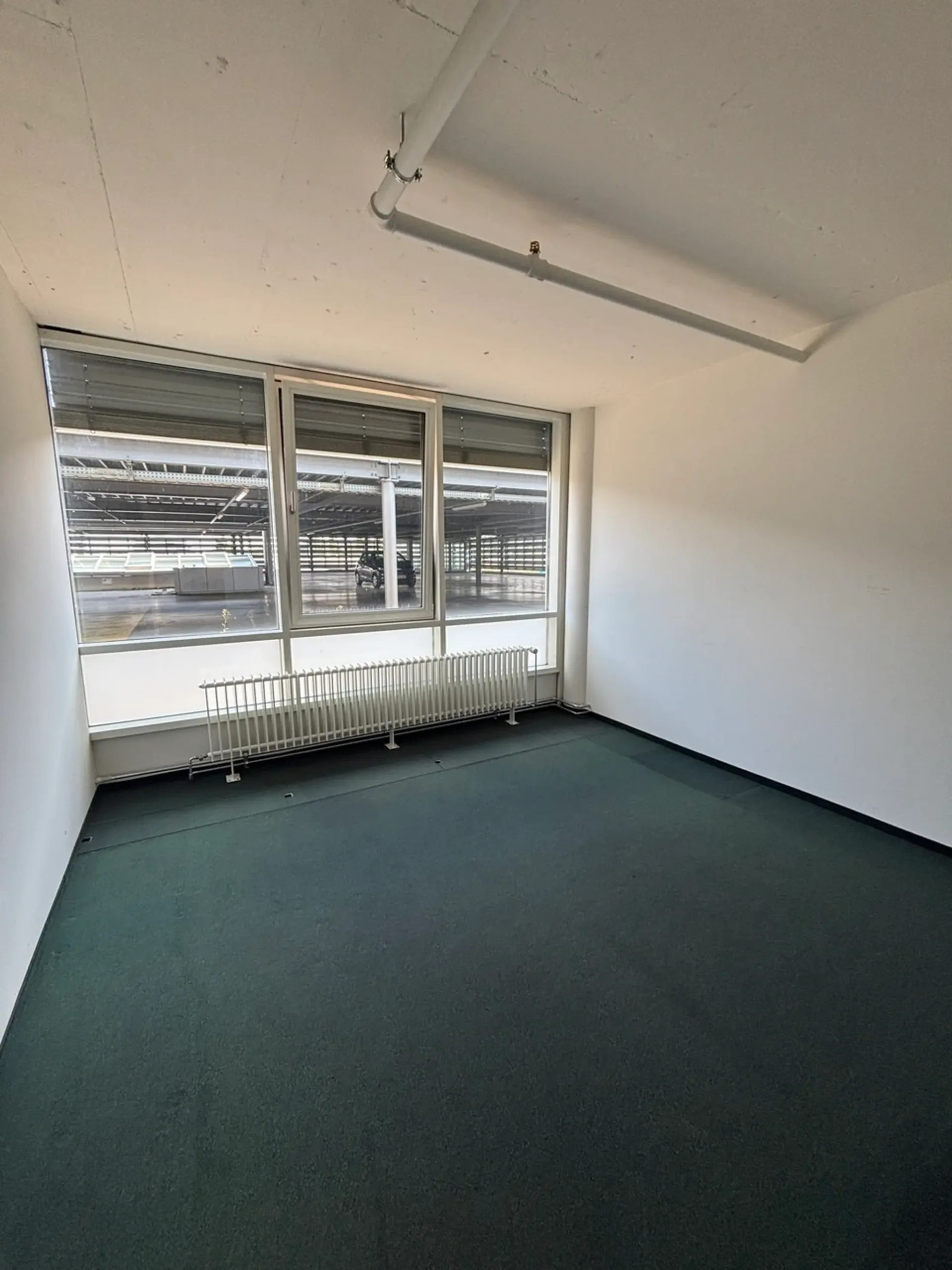 Versatile commercial space - ideal as a practice or office community