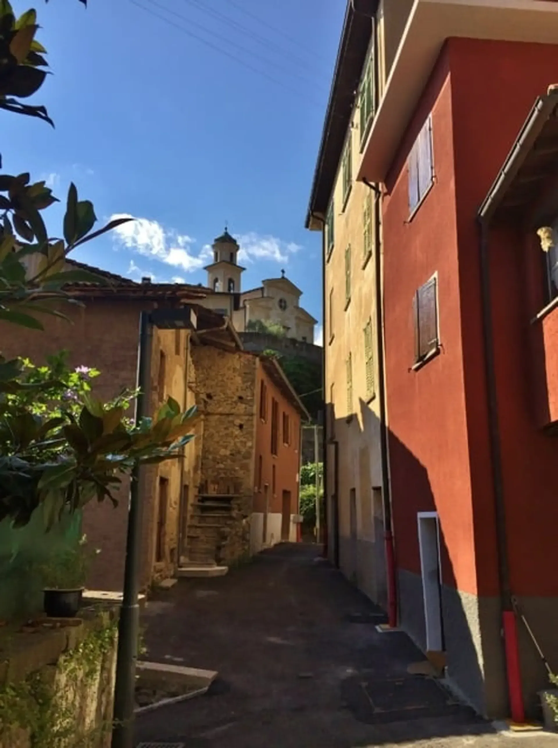 Haus im Zentrum von Carabbia