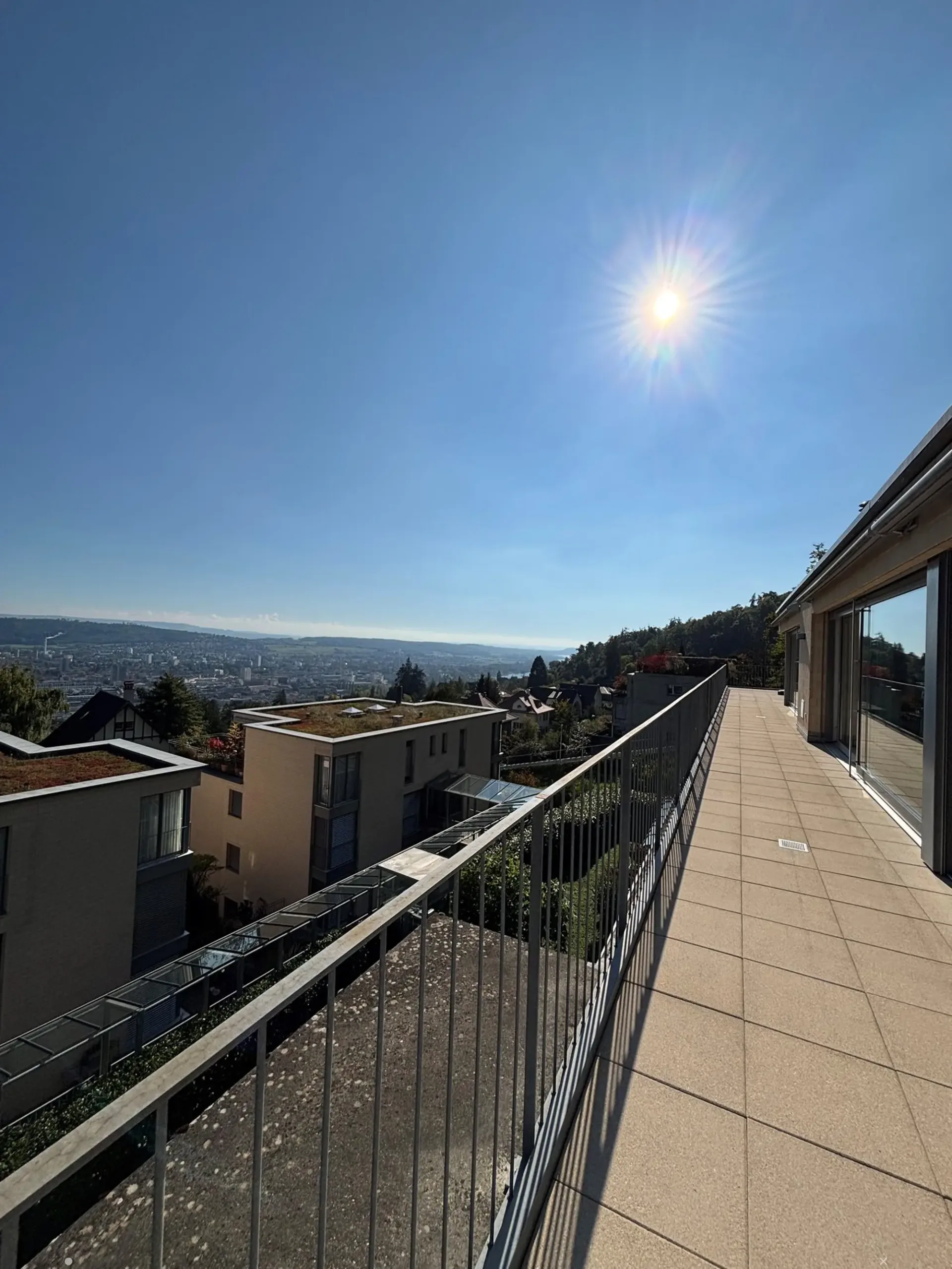 Appartement de 5,5 pièces en attique avec vue sur les Alpes