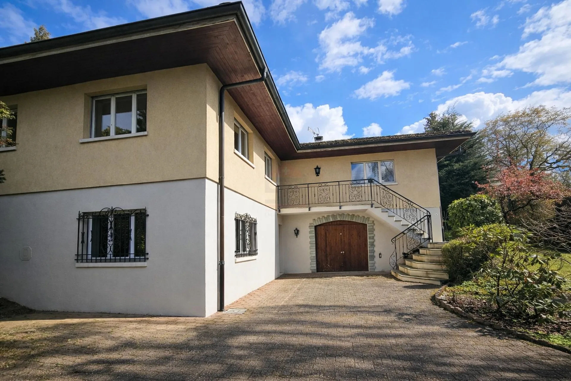 Villa individuelle de 7 pièces - Proche Organisations Internationales