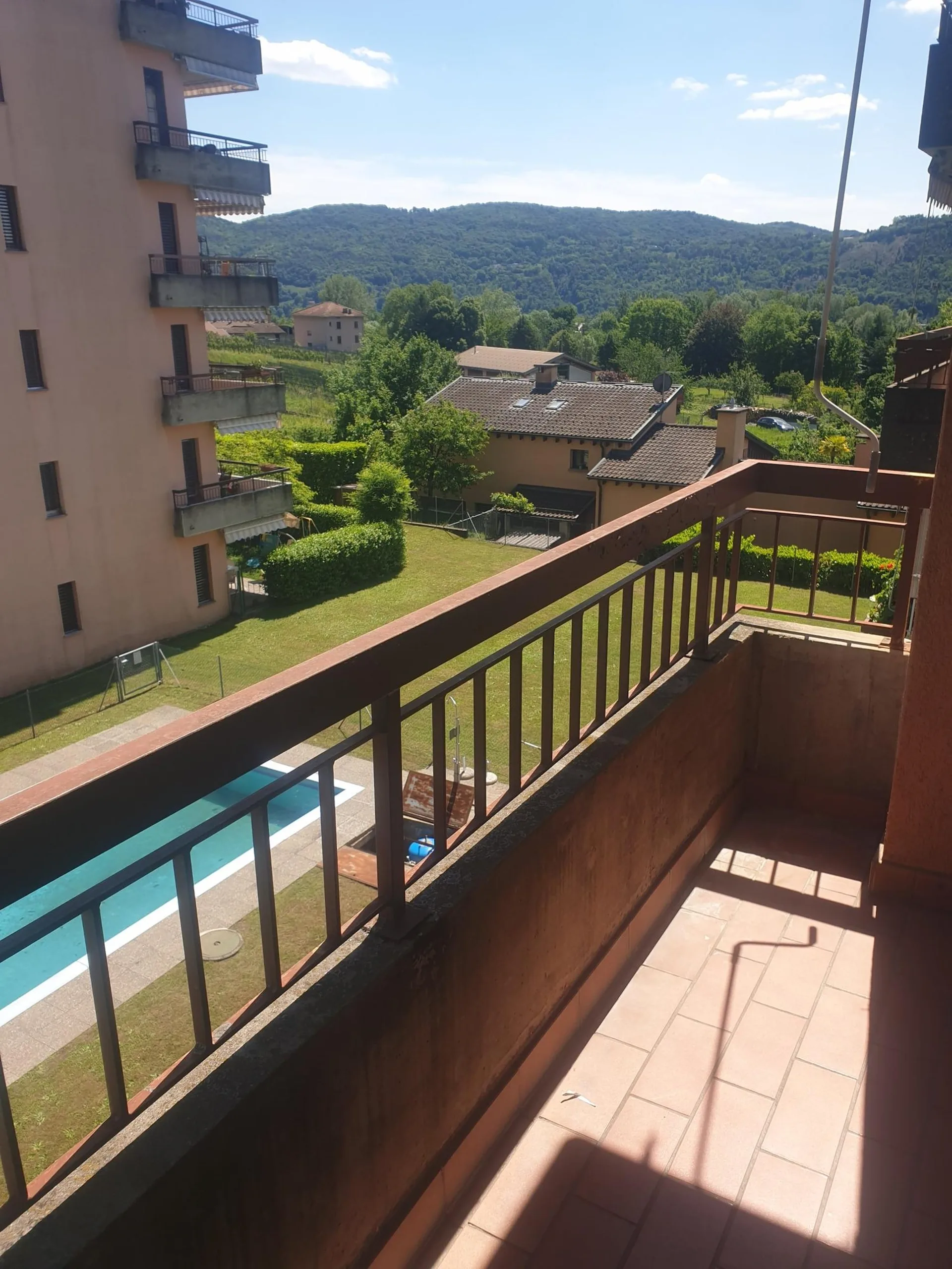 Wohnung mit 3.5 Zimmern, Balkon und Außenpool in Morbio Inferiore